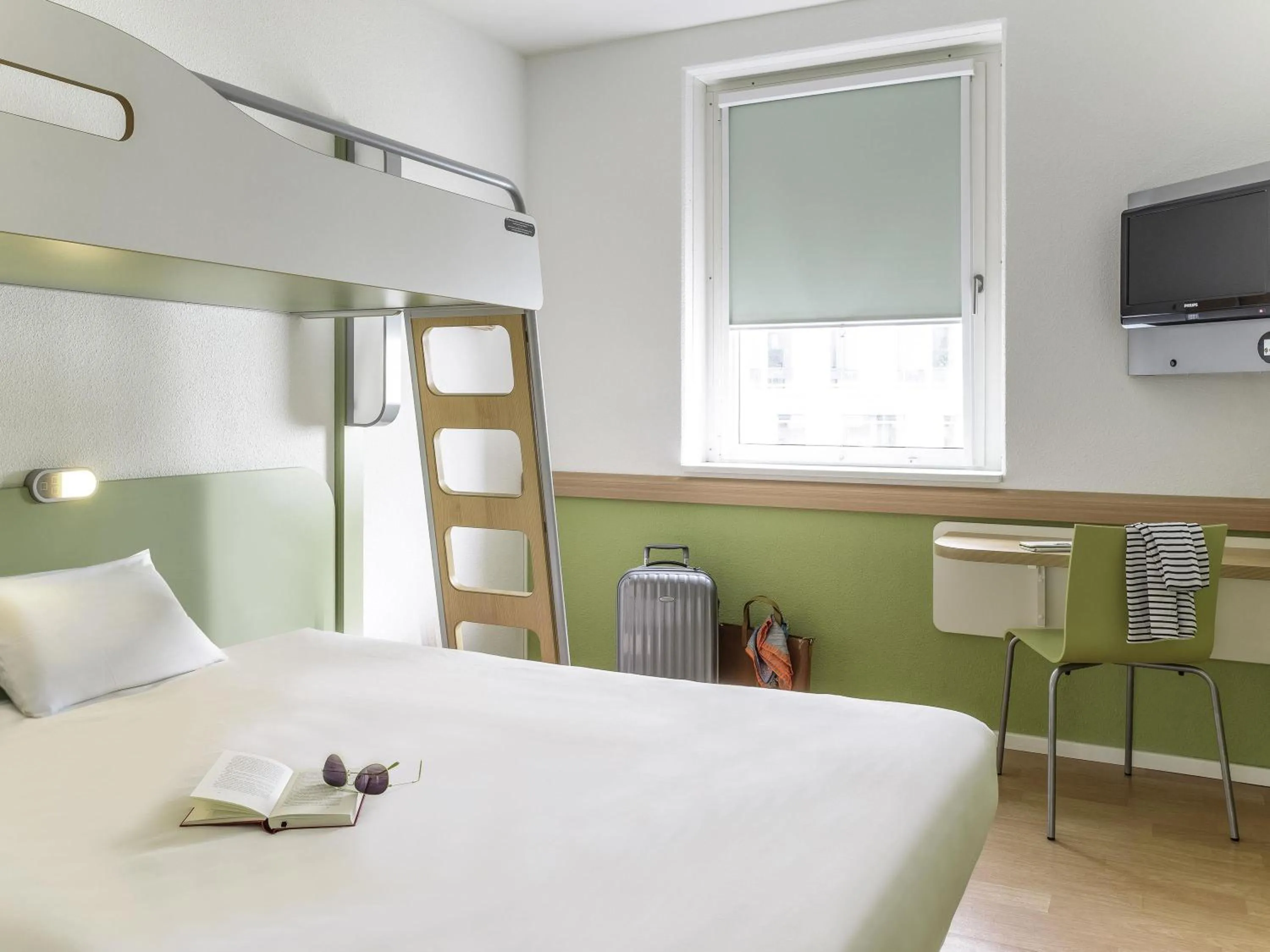 Bedroom, Bed in ibis budget Berlin Alexanderplatz