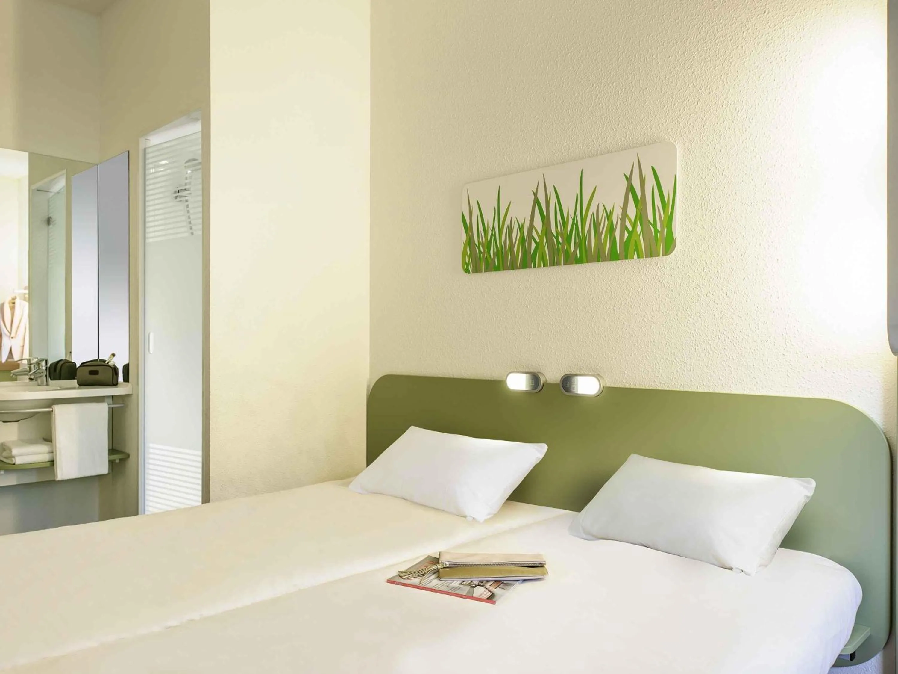 Bedroom, Bed in ibis budget Berlin Alexanderplatz