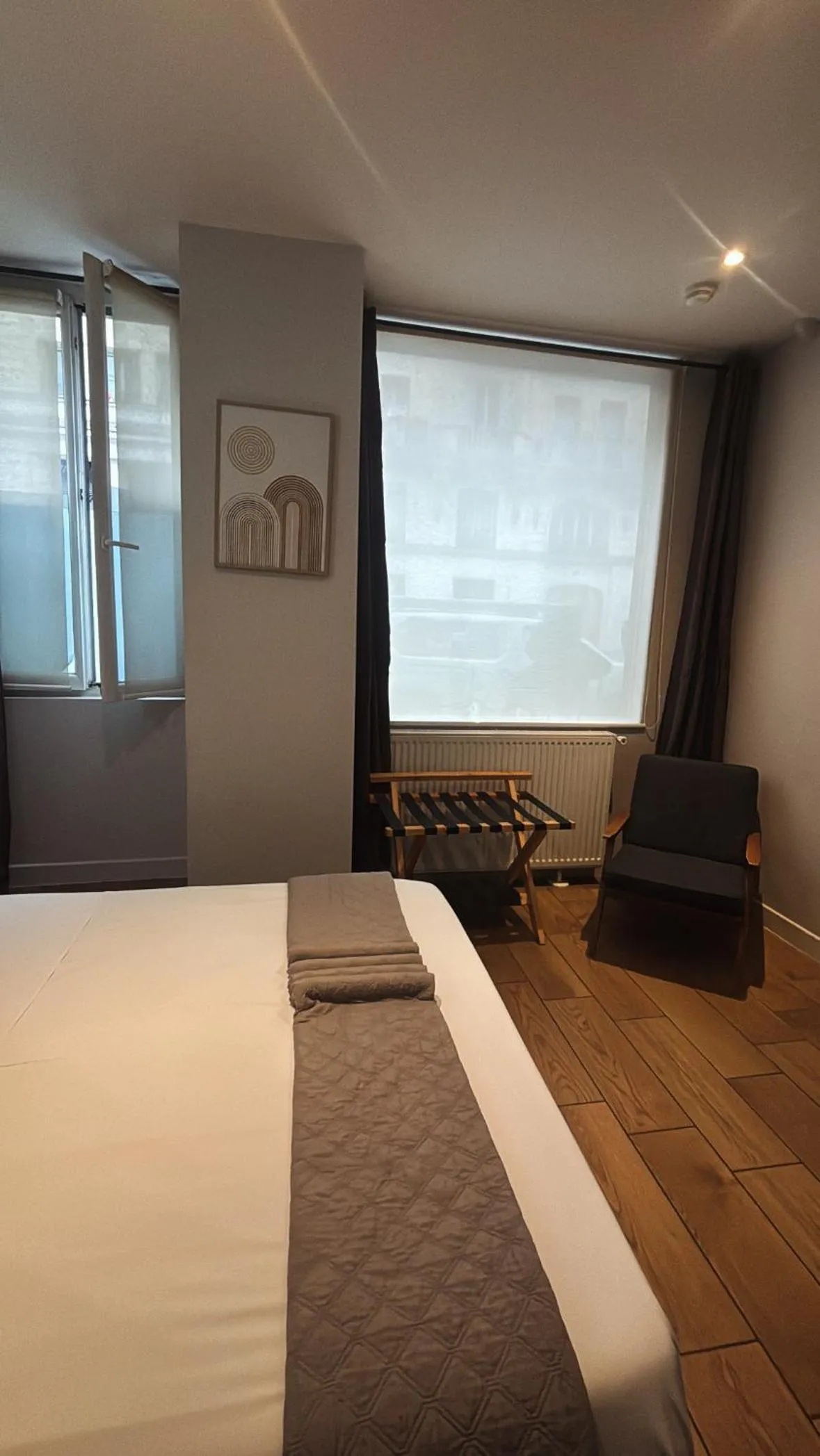 Bed in LAFAYETTE HOTEL