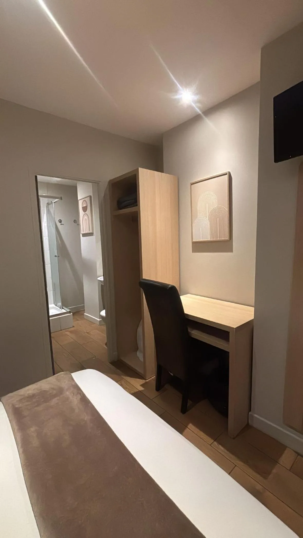 Photo of the whole room, Bed in LAFAYETTE HOTEL