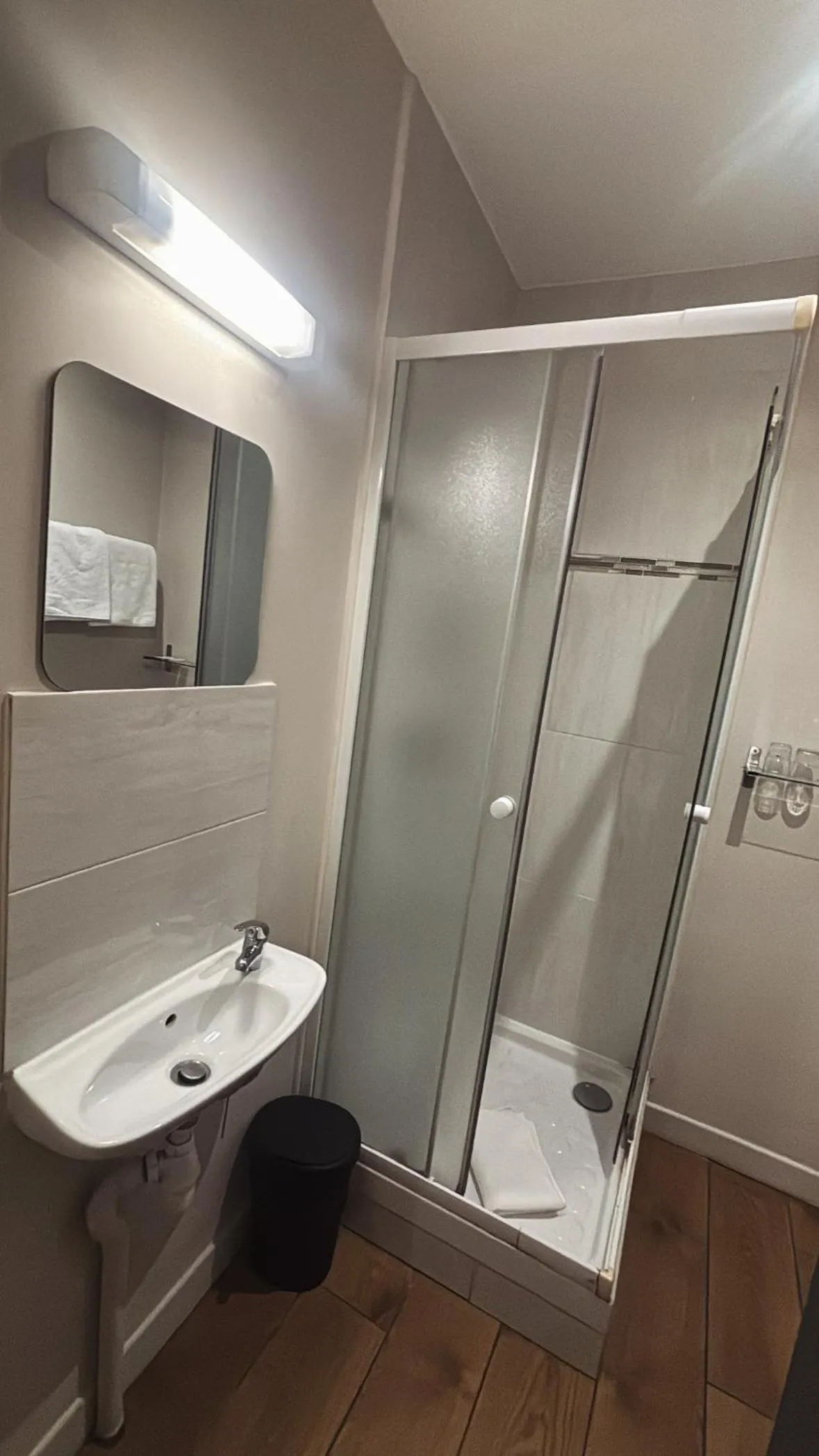 Toilet in LAFAYETTE HOTEL