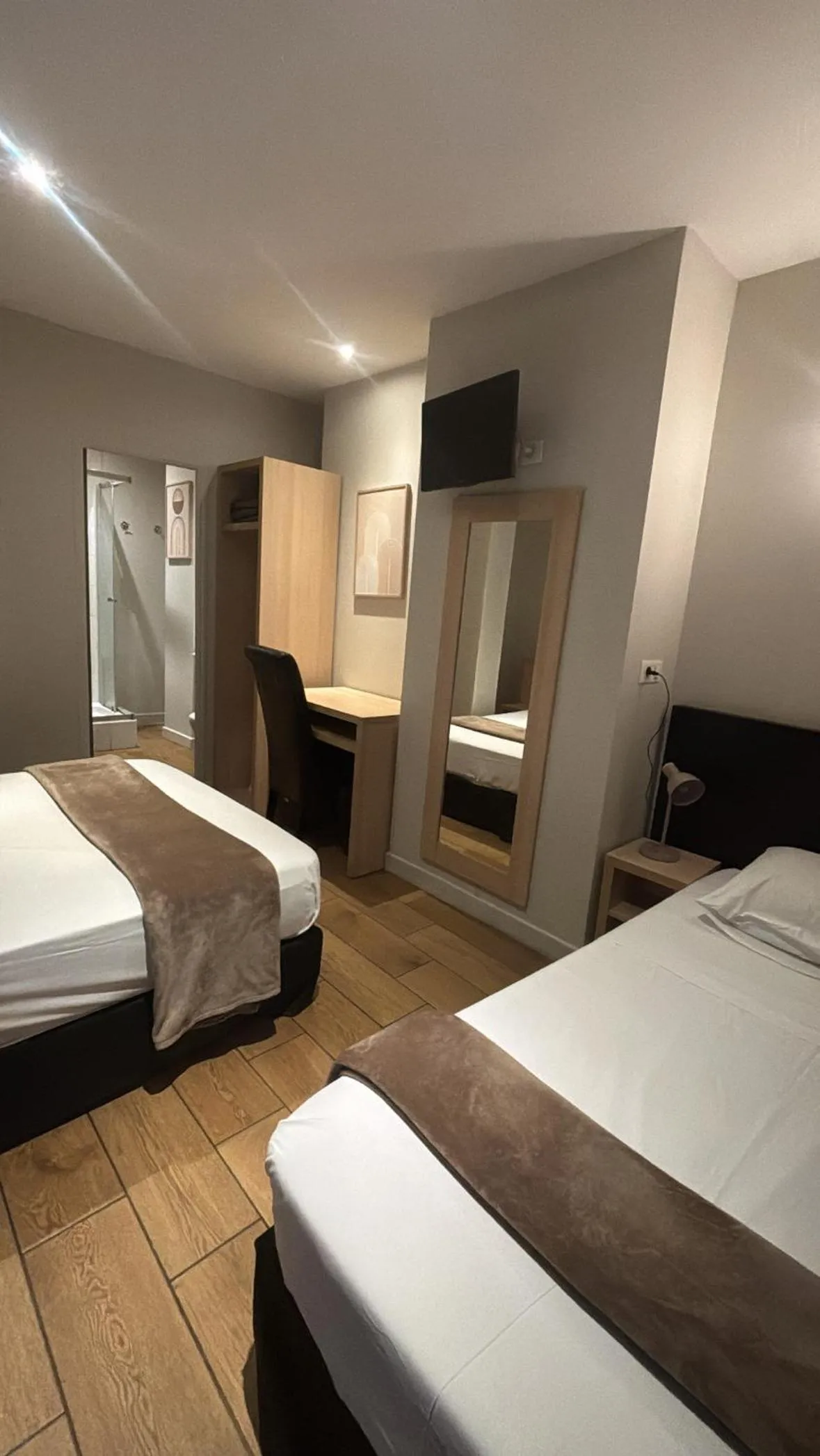 Bed in LAFAYETTE HOTEL