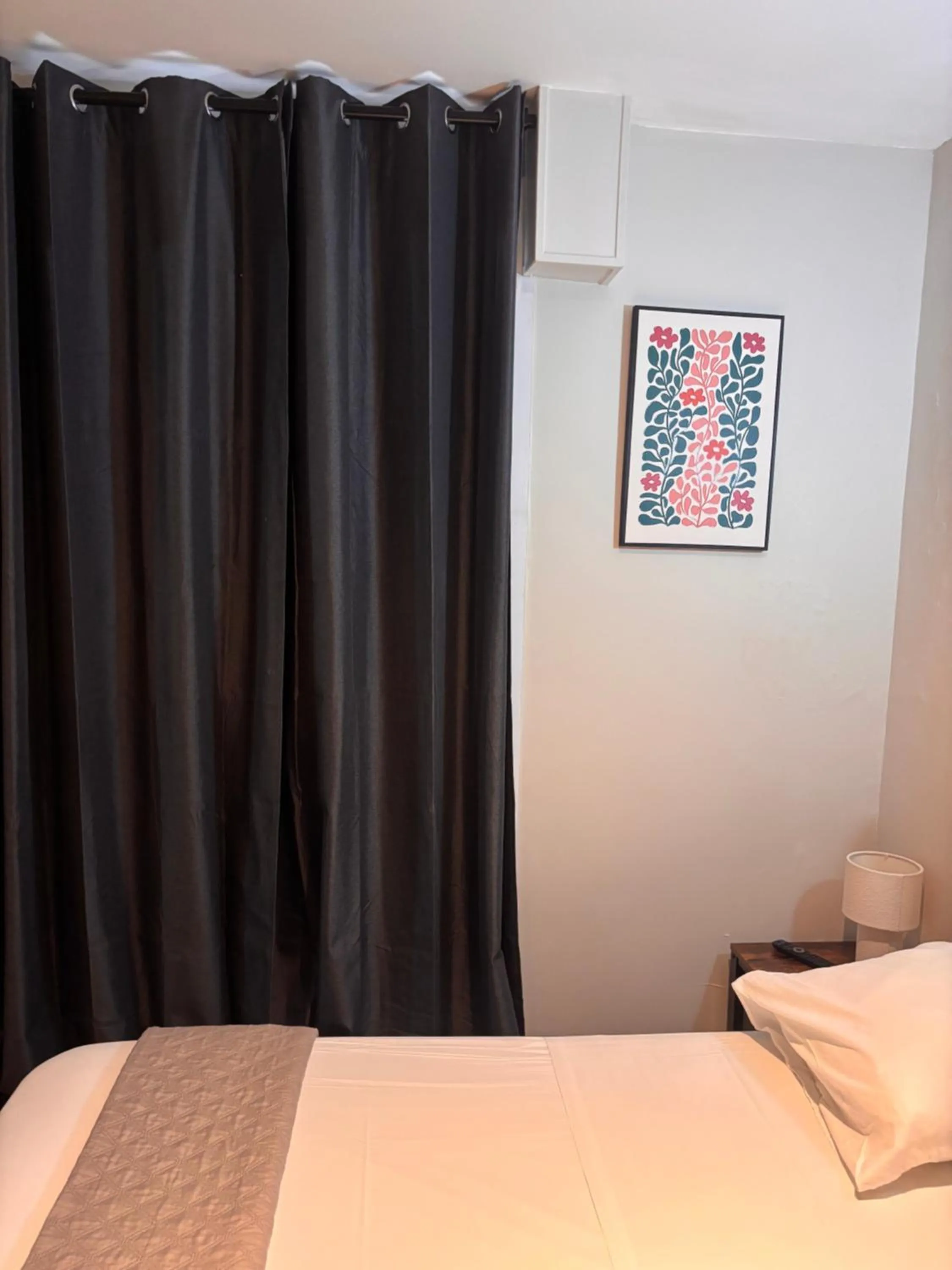 Bed in LAFAYETTE HOTEL