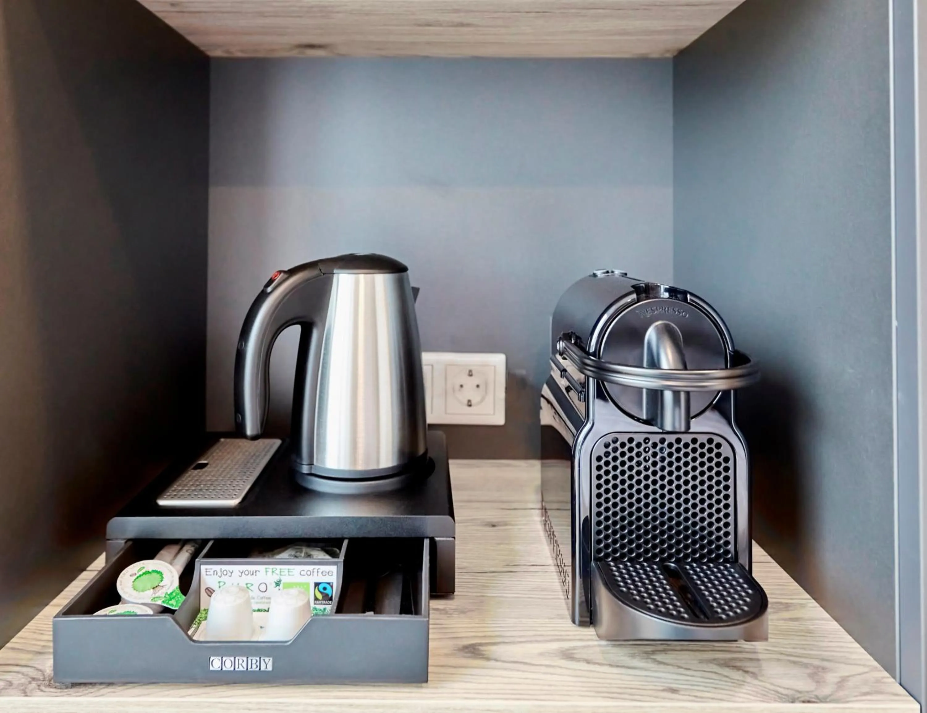Coffee/tea facilities in SMARTY Cologne Dom Hotel - Boardinghouse - KONTAKTLOSER SELF CHECK-IN
