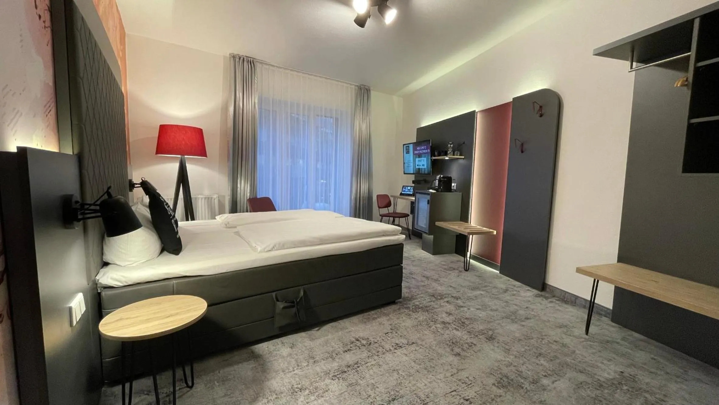 Photo of the whole room, Bed in SMARTY Cologne Dom Hotel - Boardinghouse - KONTAKTLOSER SELF CHECK-IN