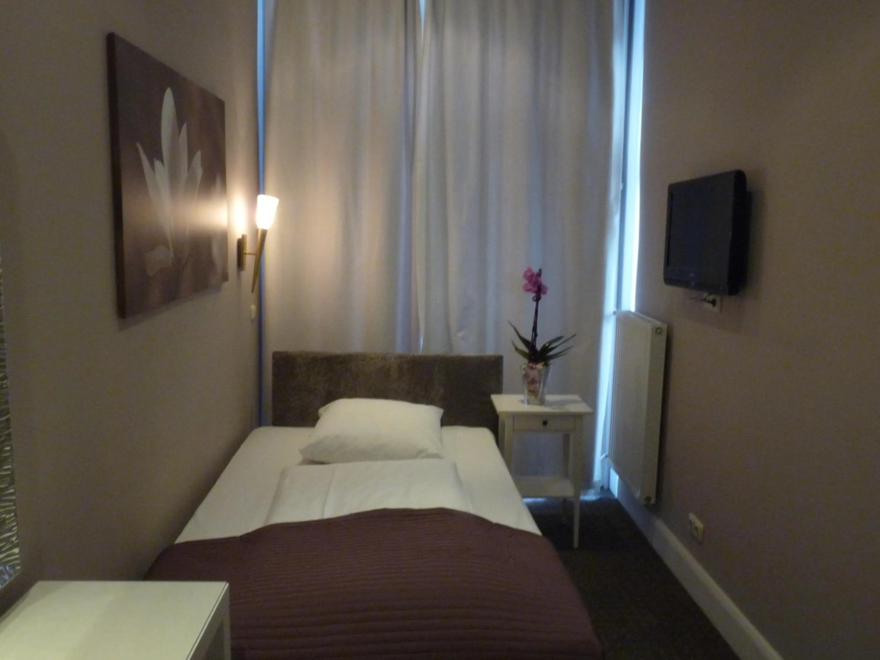 Bed in Hotel Commodore