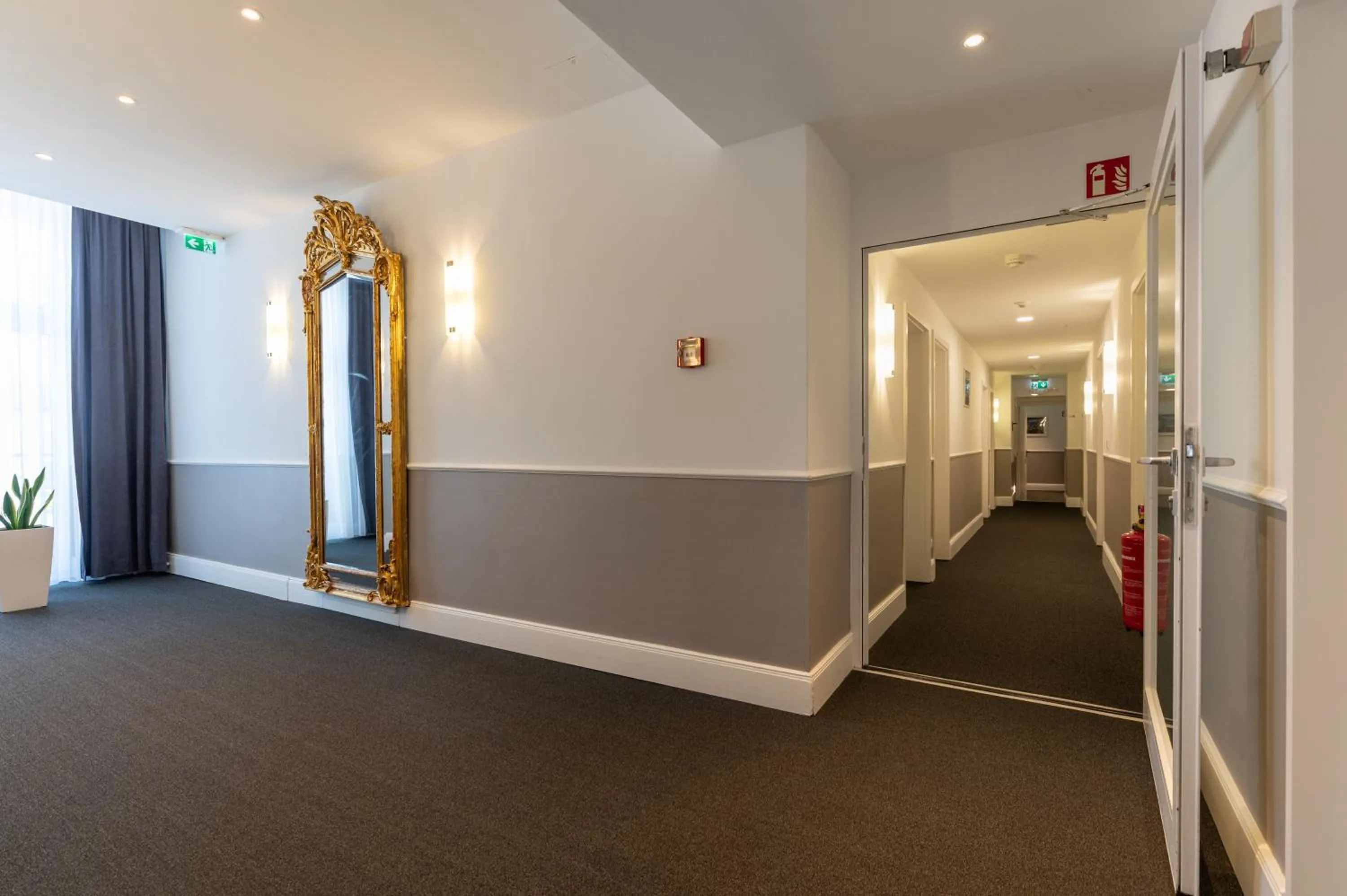 Property building in Hotel Commodore