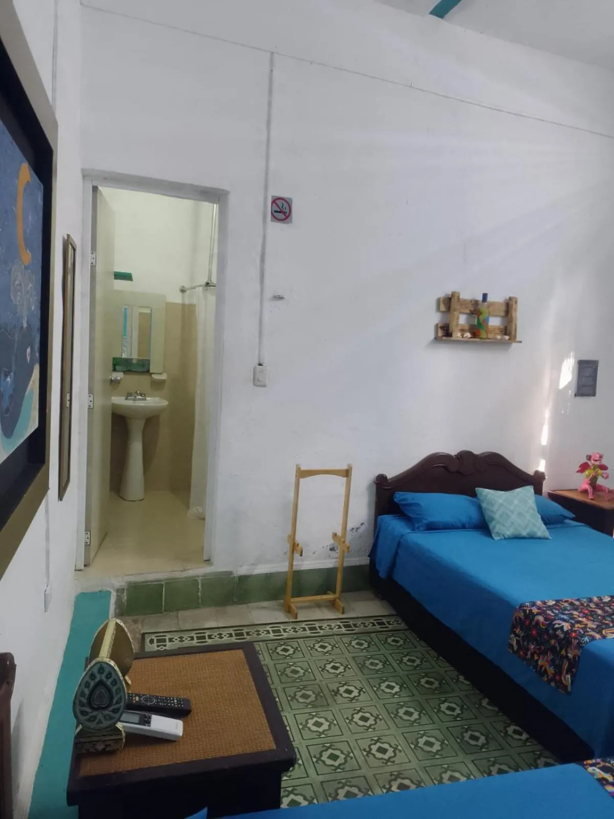 Property building, Bed in La Casa del Kéej Hostel