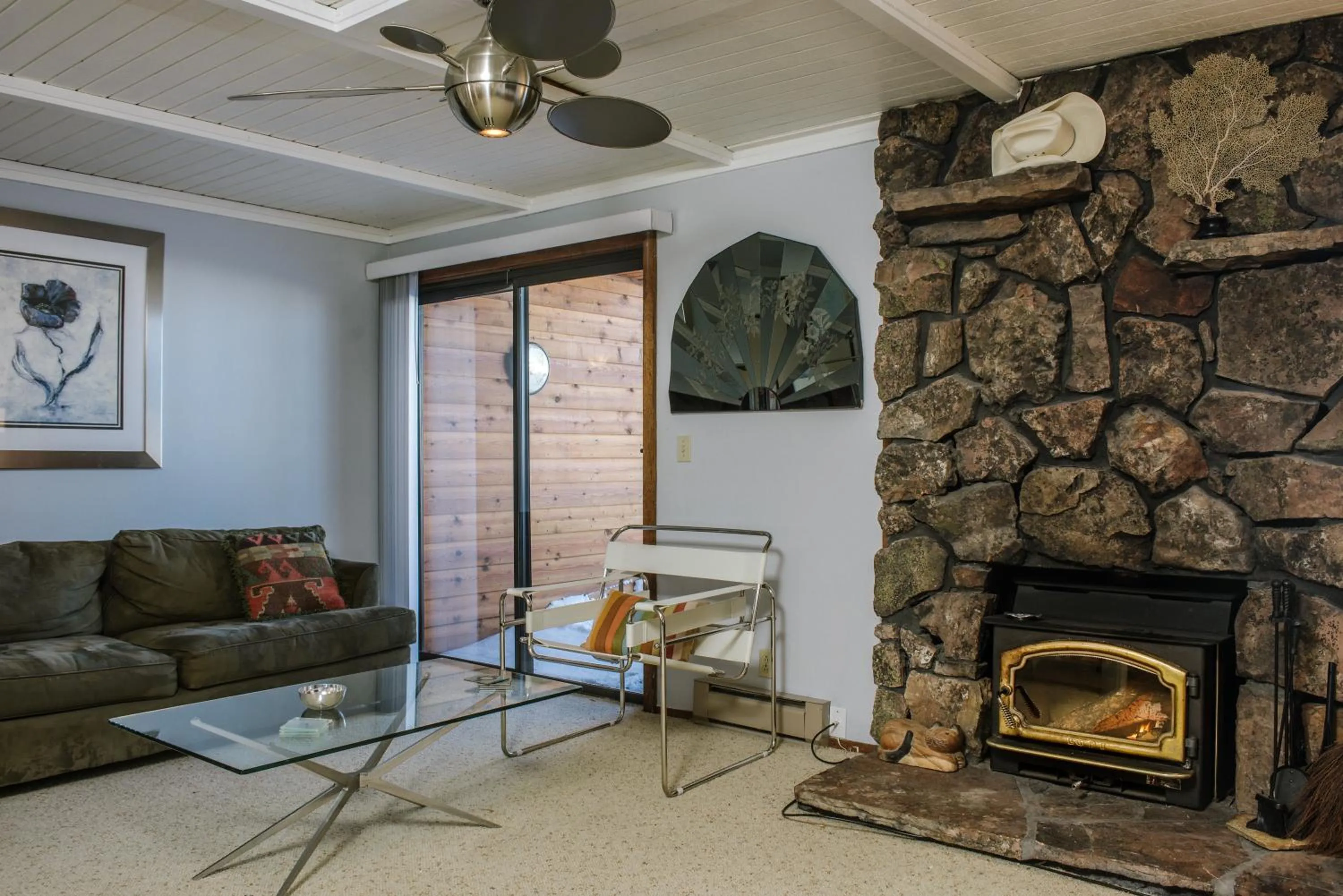 Living room in 2-3 bedroom /2 bath