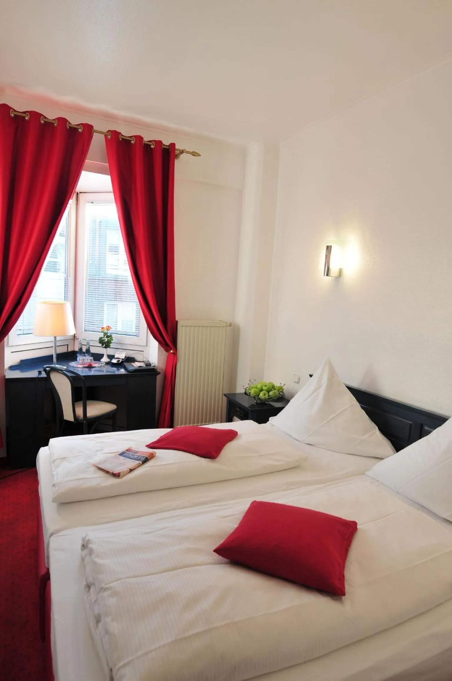 Photo of the whole room, Bed in Cerano City Hotel Köln am Dom