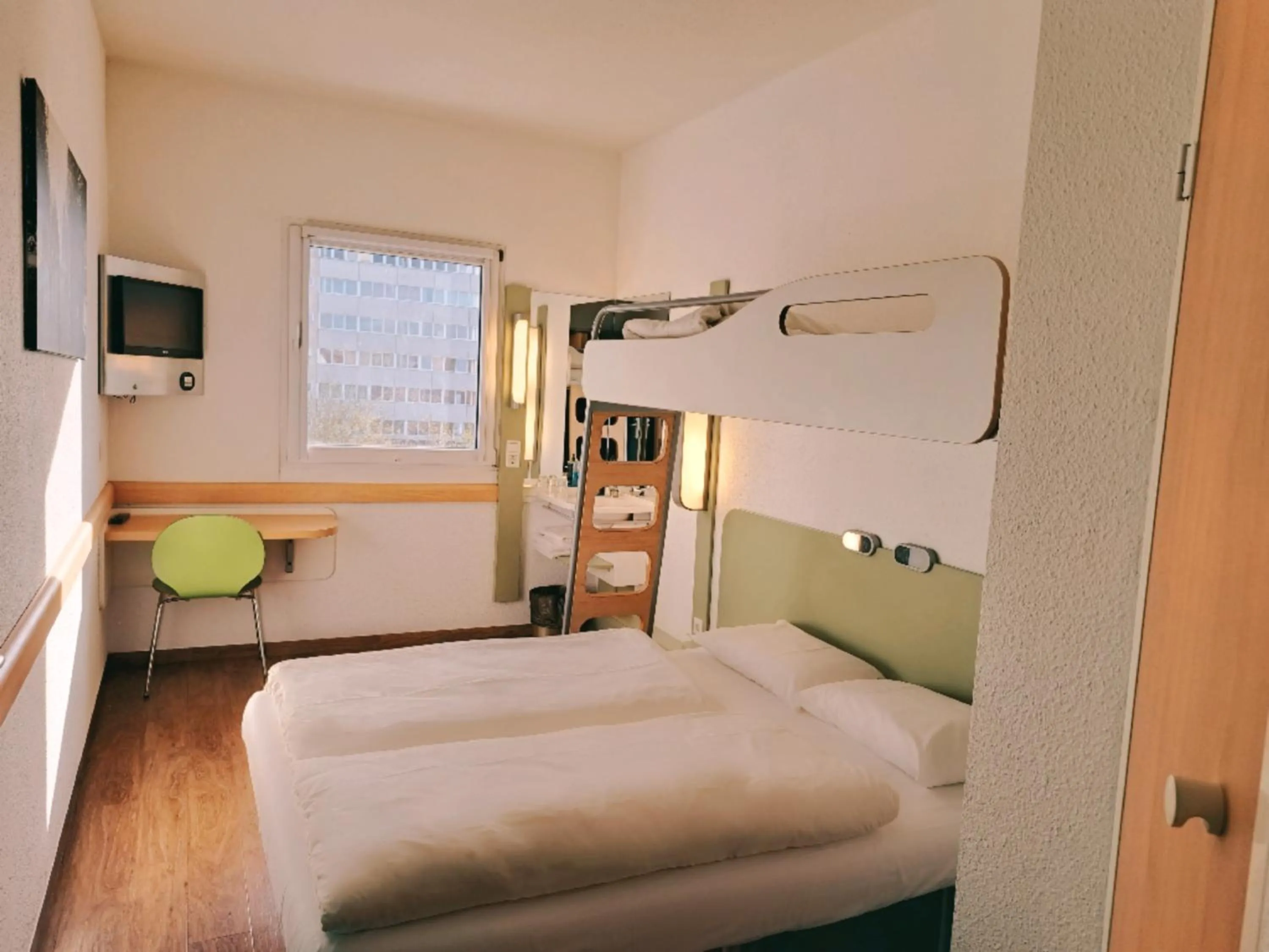 Bed in ibis budget Berlin Ost