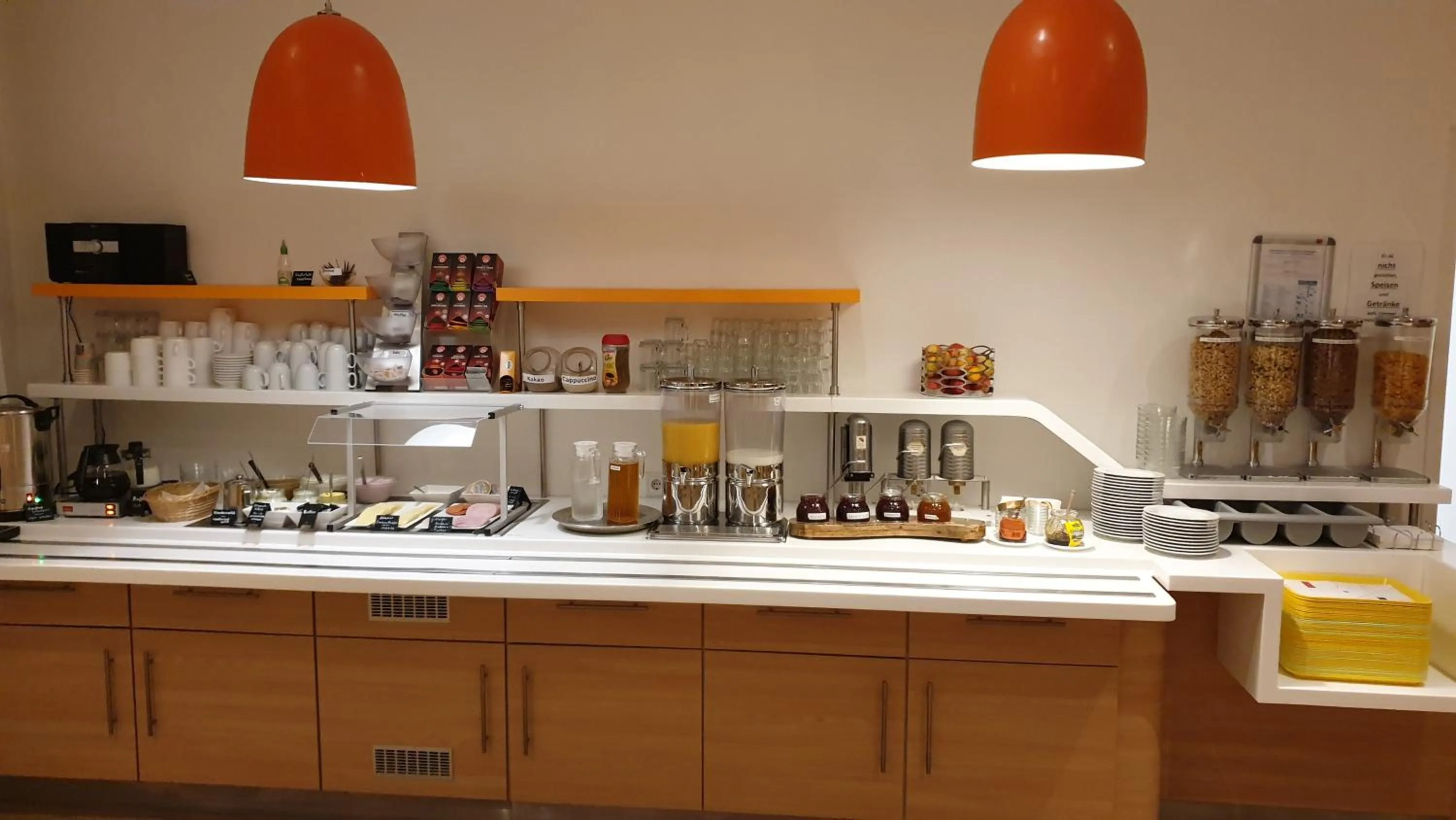 Food and drinks in ibis budget Berlin Ost