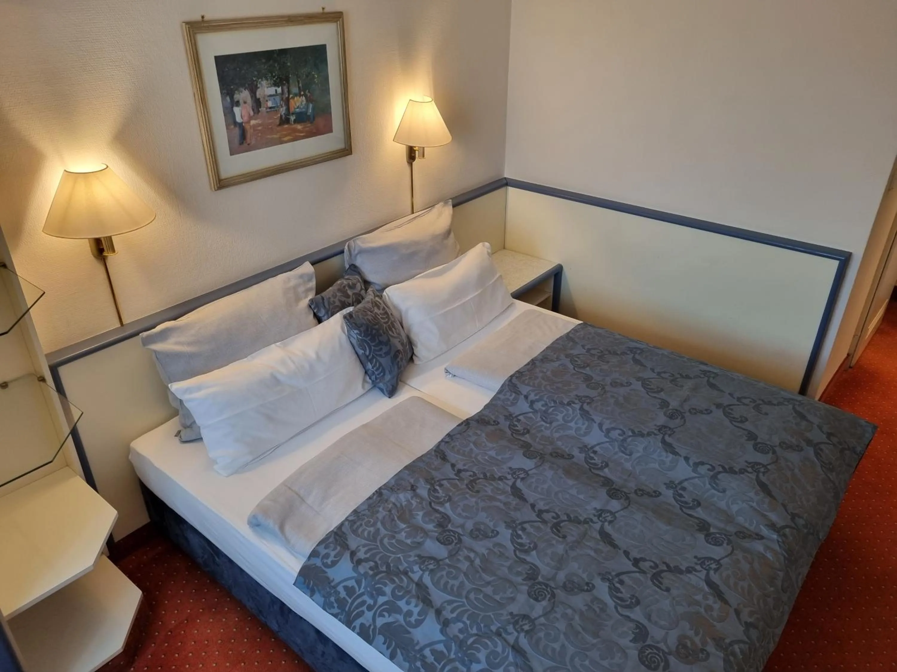 Photo of the whole room, Bed in myMINGA13 - Hotel & serviced Apartments