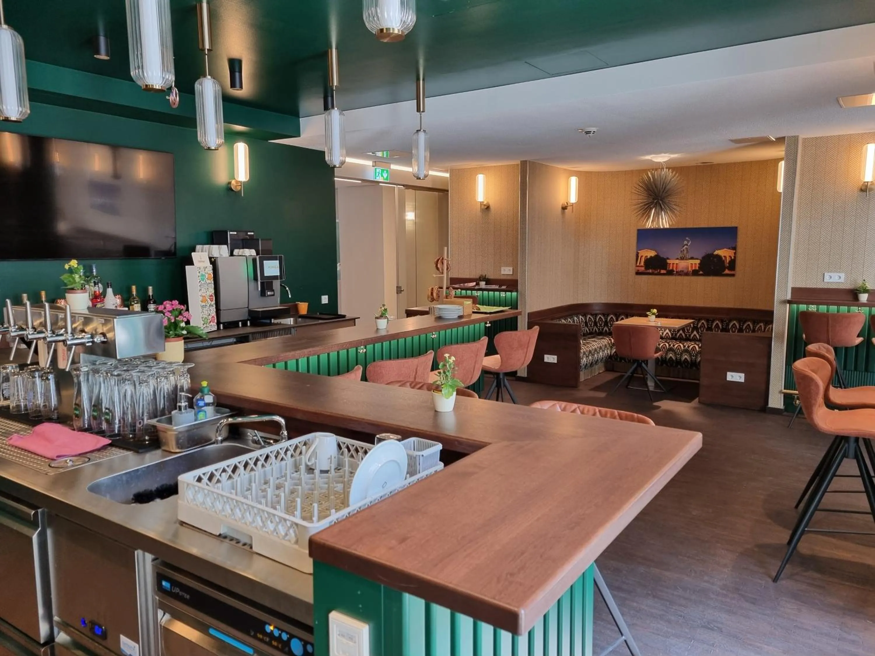 Restaurant/places to eat in myMINGA13 - Hotel & serviced Apartments