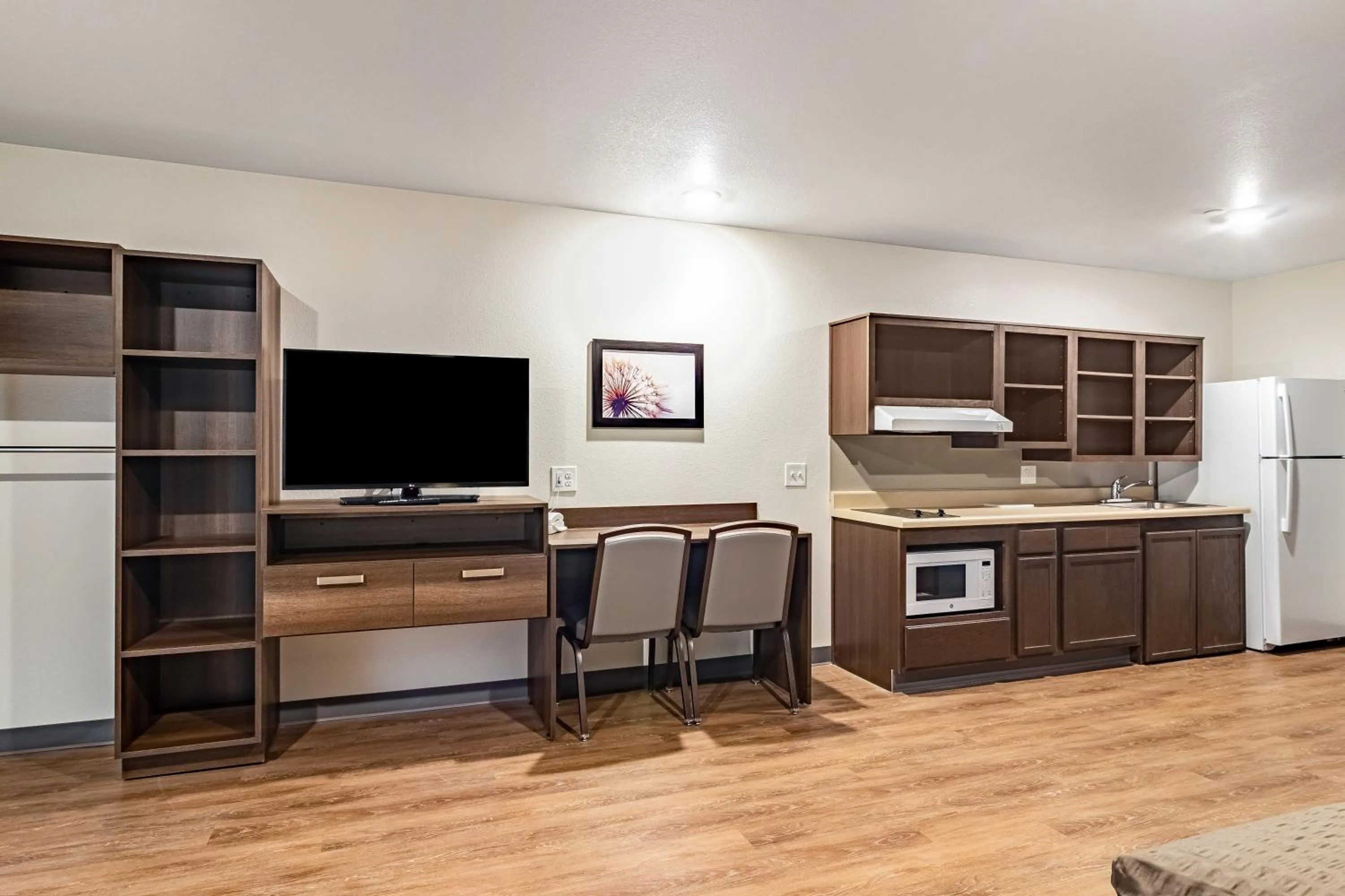 TV and multimedia in WoodSpring Suites Toledo Maumee
