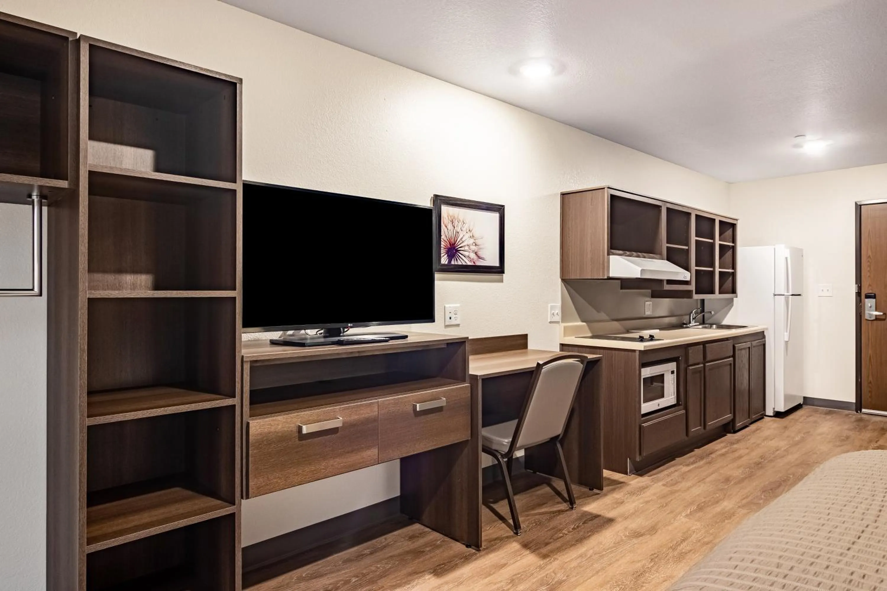 TV and multimedia in WoodSpring Suites Toledo Maumee