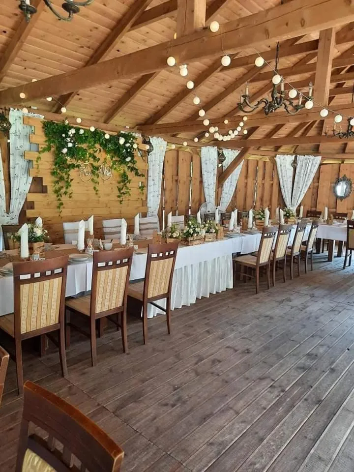 Restaurant/places to eat in Dworek za Lasem