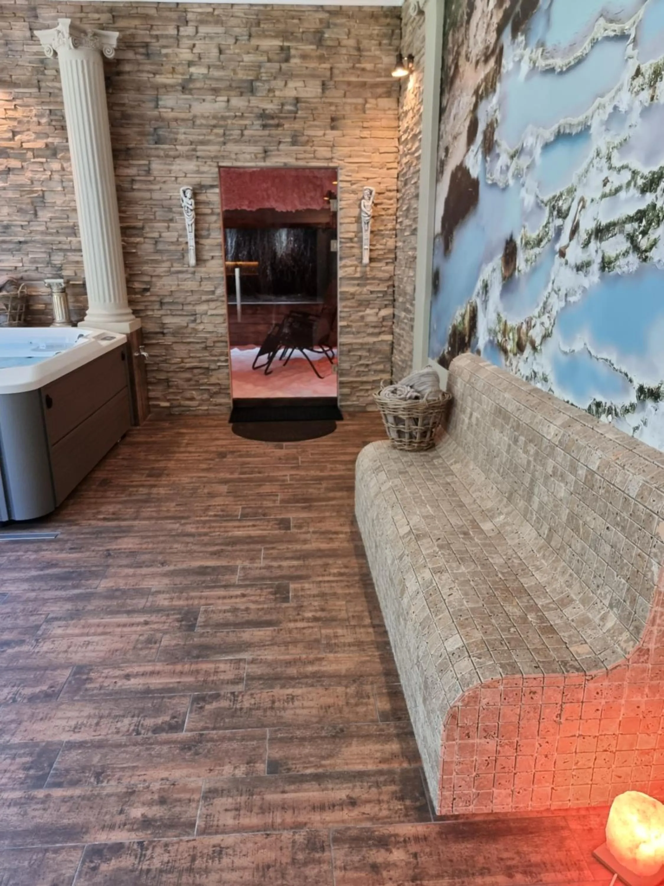 Hot Tub, Bed in Dworek za Lasem