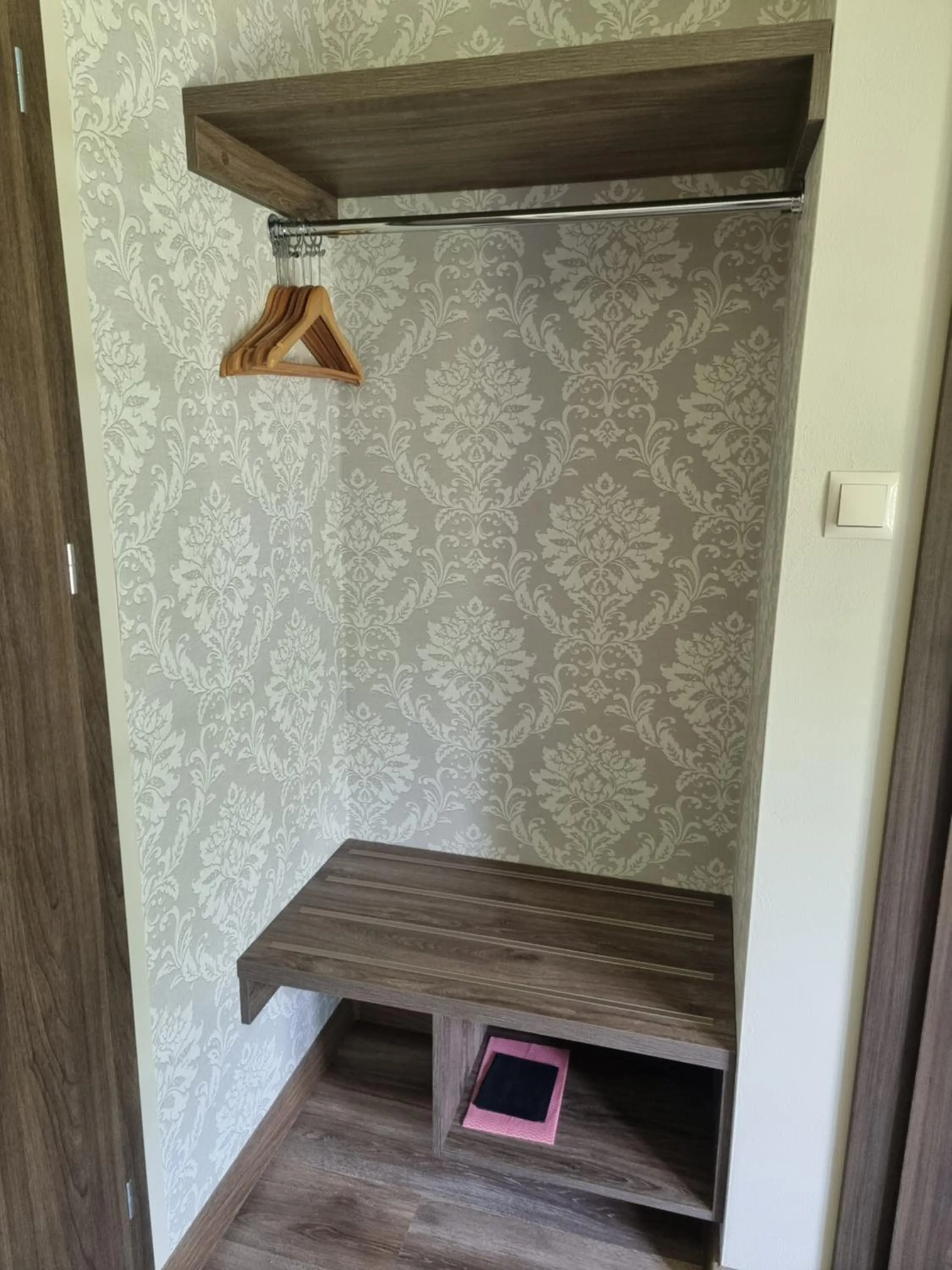wardrobe in Dworek za Lasem