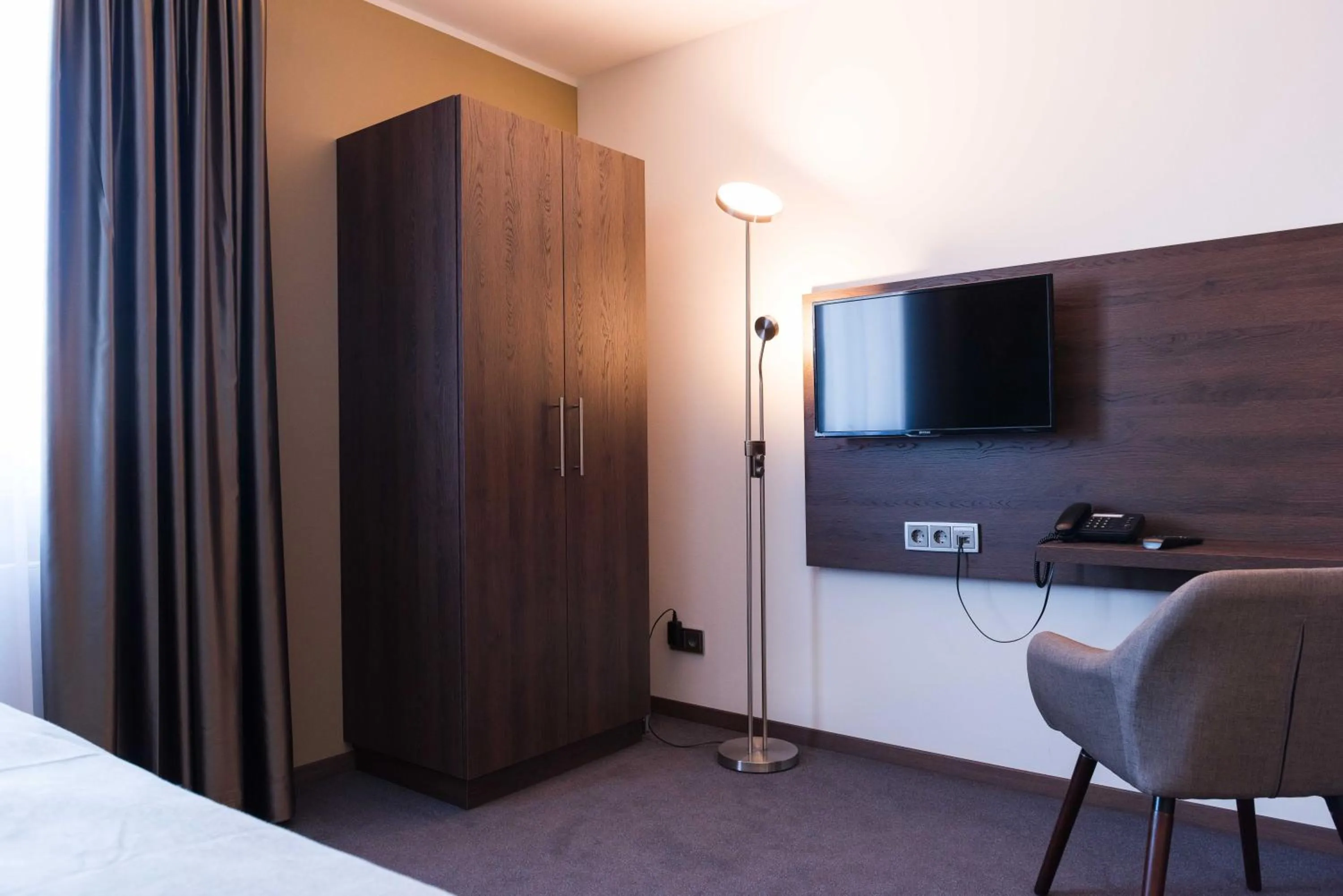 wardrobe, Bed in Steinberger Hof