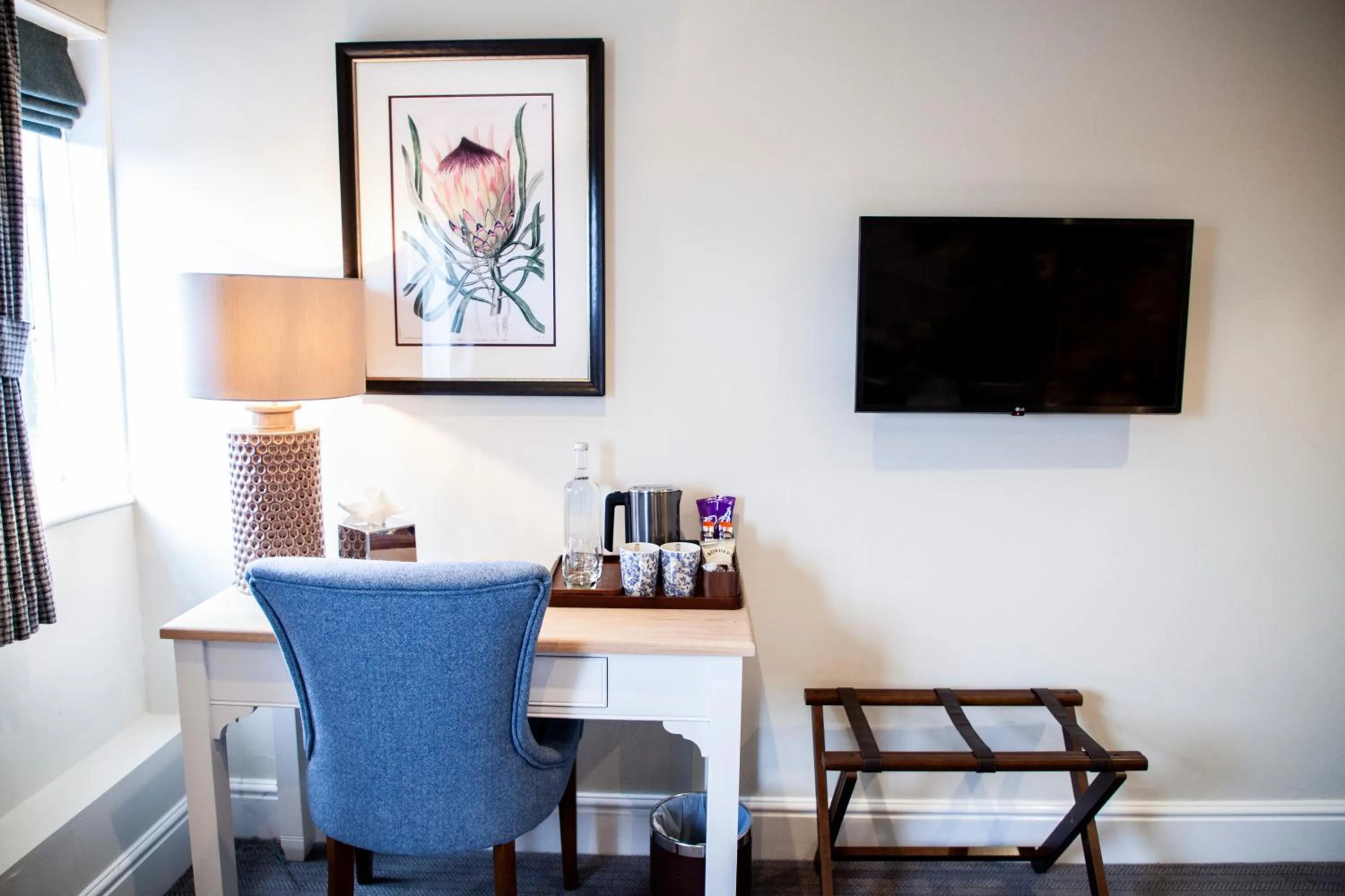 Coffee/tea facilities in The Bell - Brunning and Price