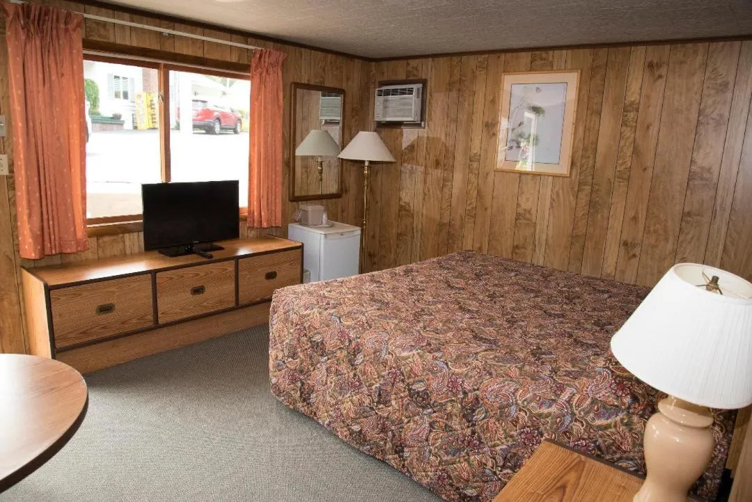 Bed in Brookside Motel & Cabins