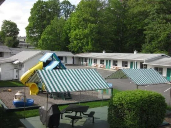 Brookside Motel & Cabins