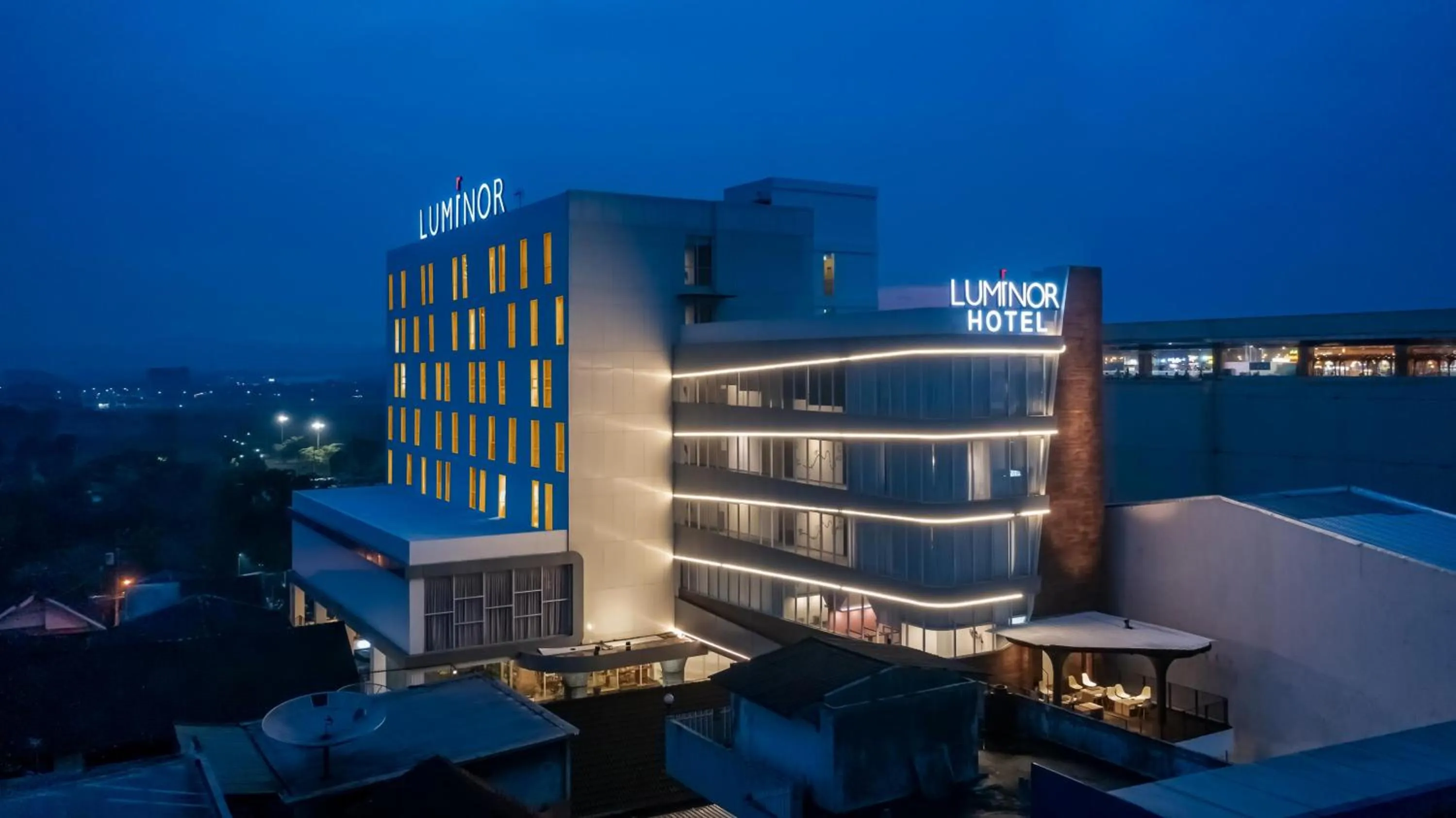 Property building in Luminor Hotel Purwokerto By WH