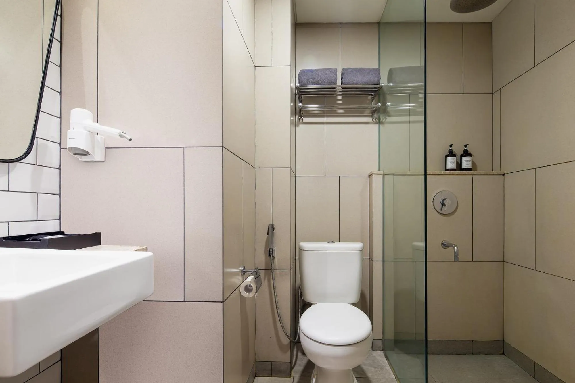 Bathroom in Luminor Hotel Purwokerto By WH