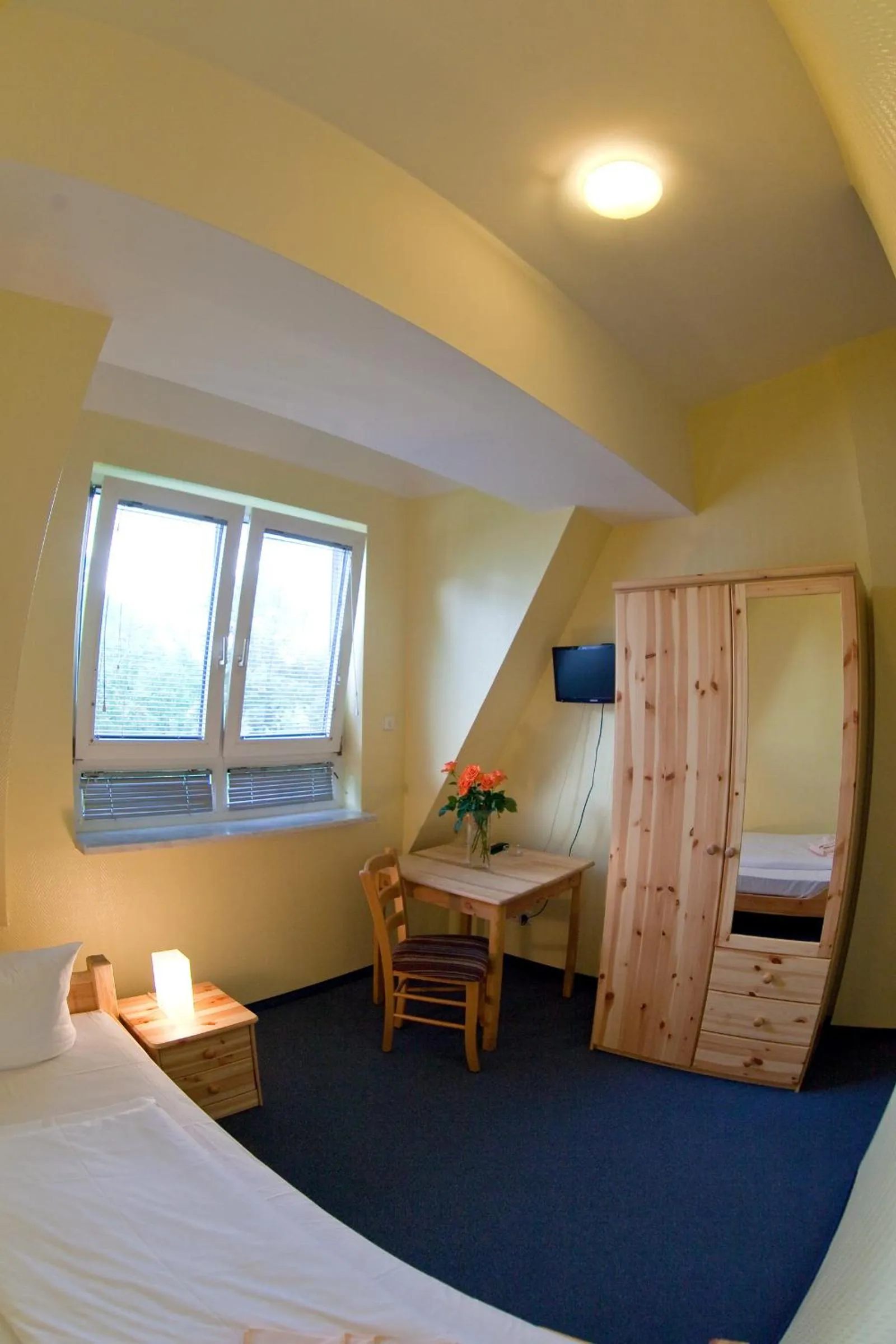 Photo of the whole room, Bed in Hotel Atlantic