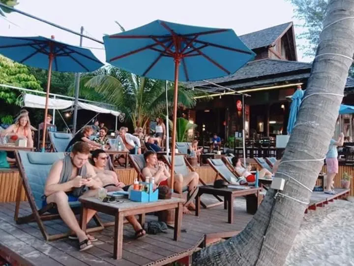 Patio in Seashell Resort Hostel Koh Tao