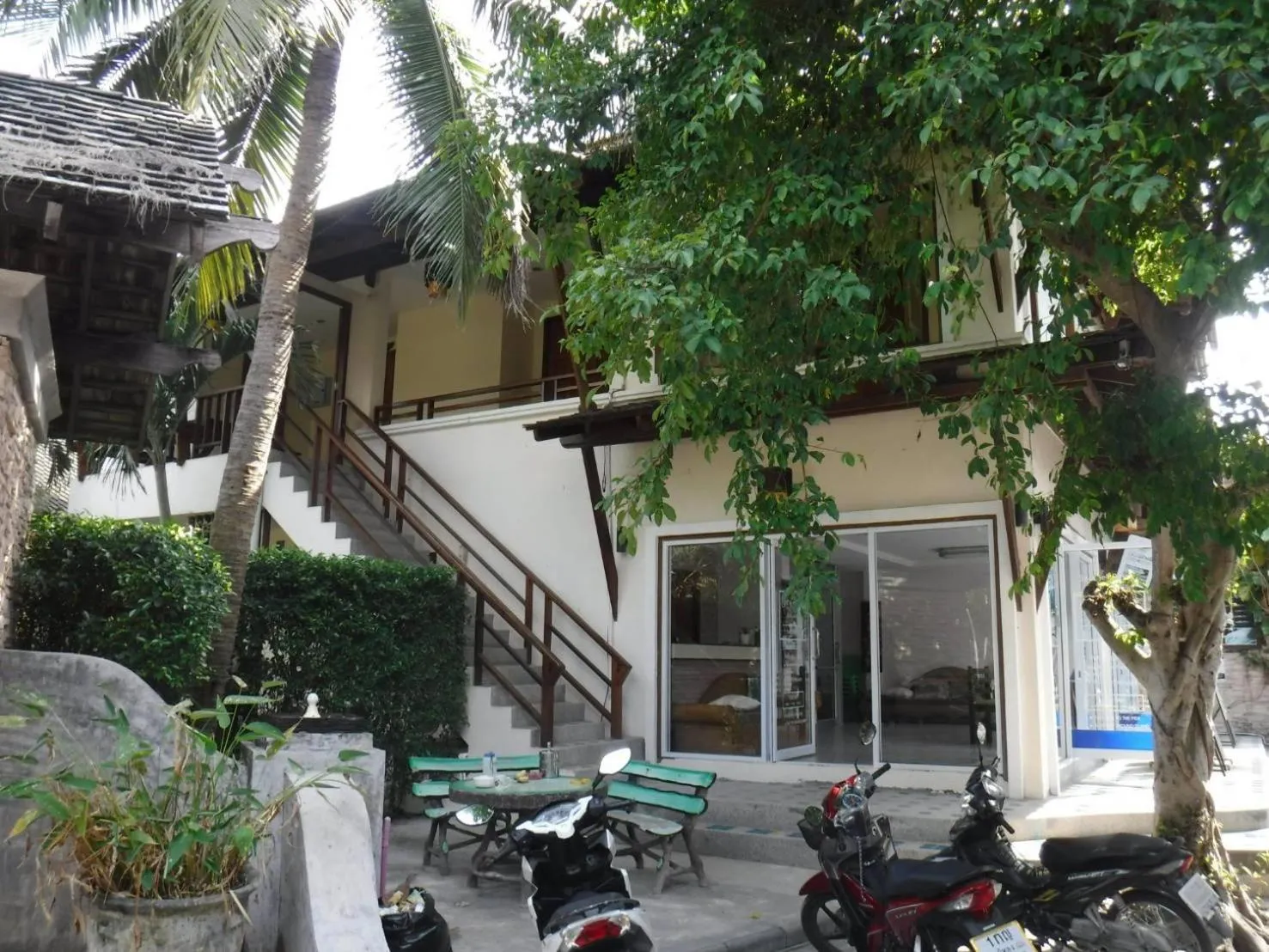 Property building in Seashell Resort Hostel Koh Tao