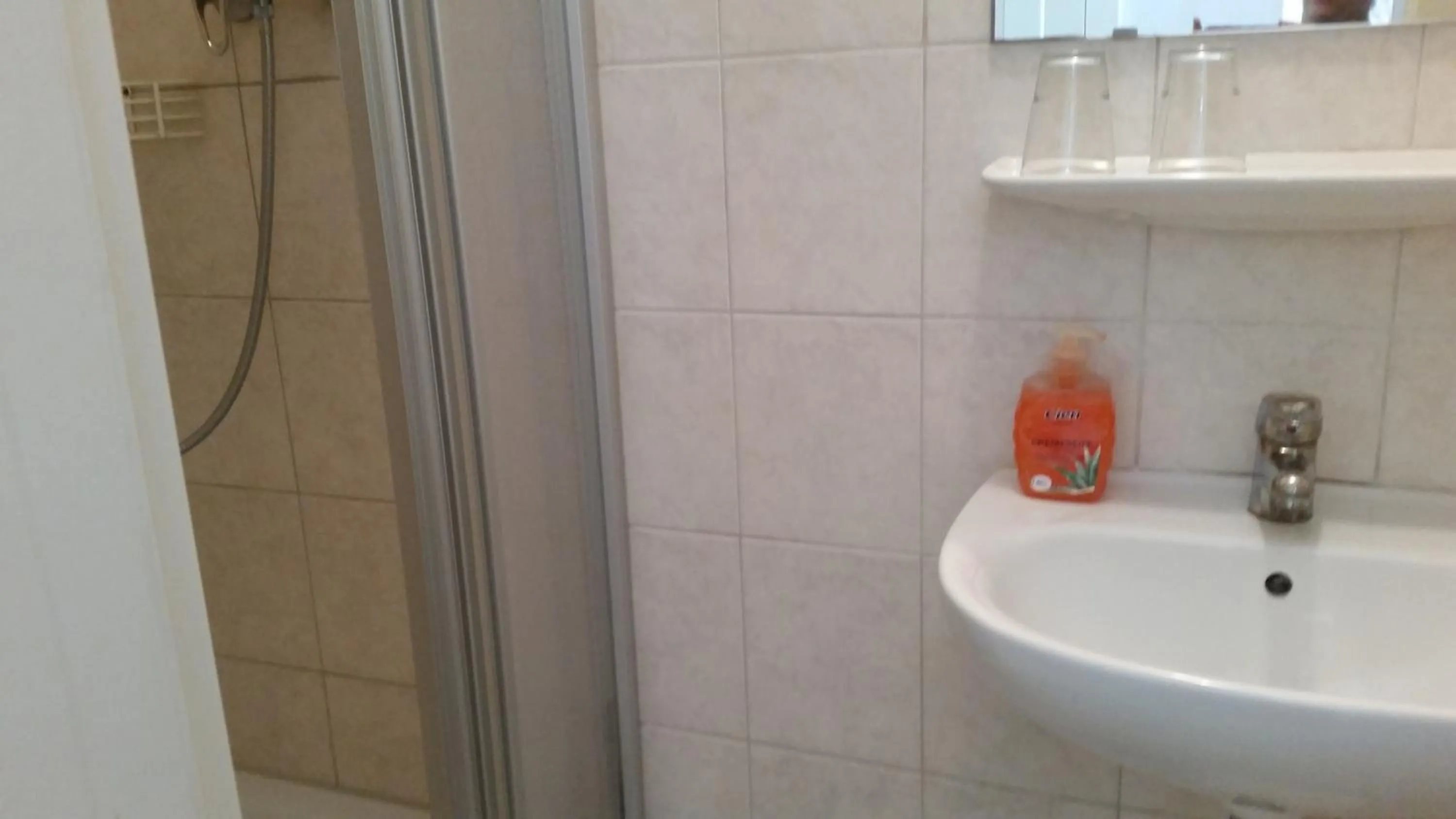 Bathroom in Hotel Pension Kima