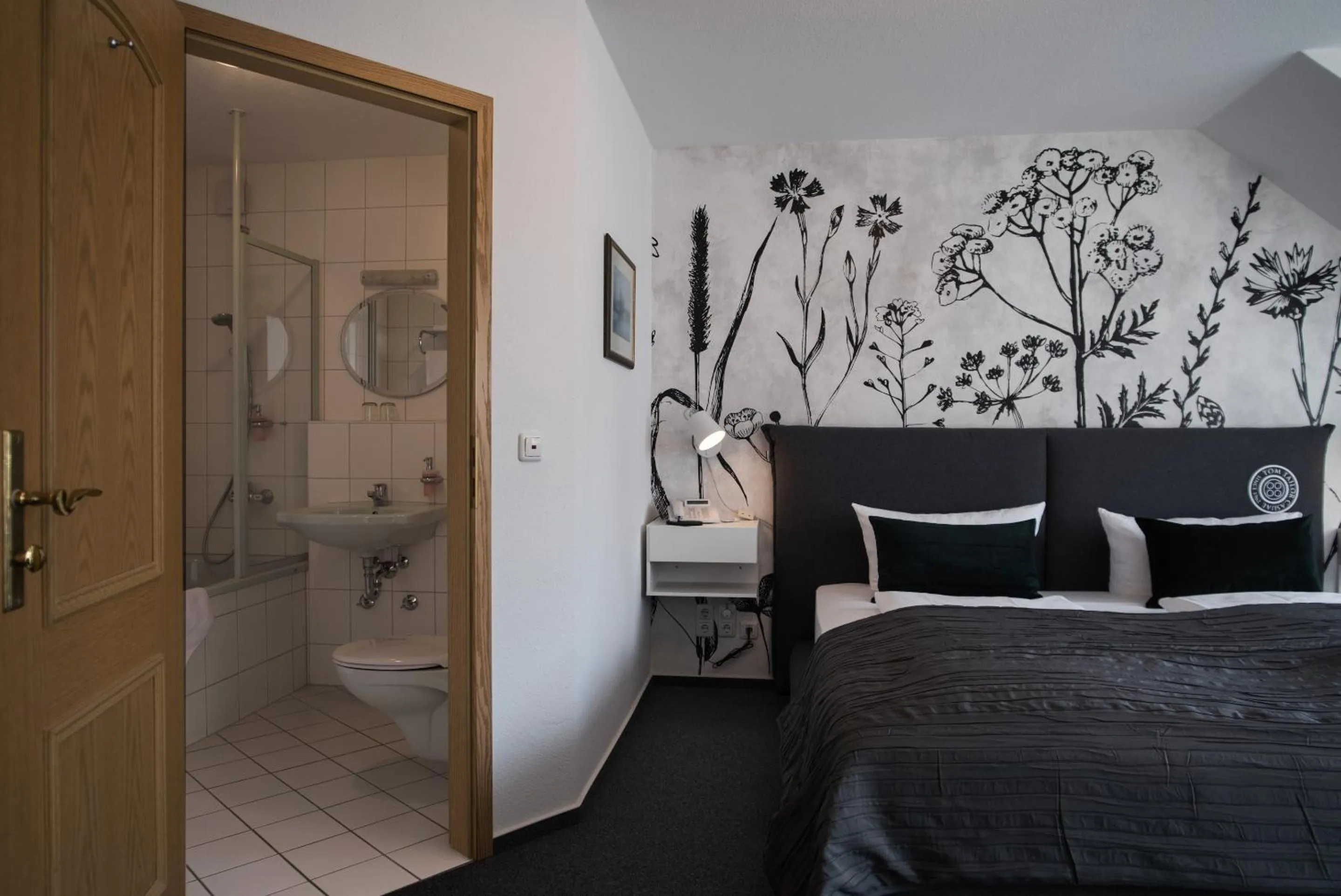 Photo of the whole room, Bed in Hotel & Restaurant Am Alten Rhin