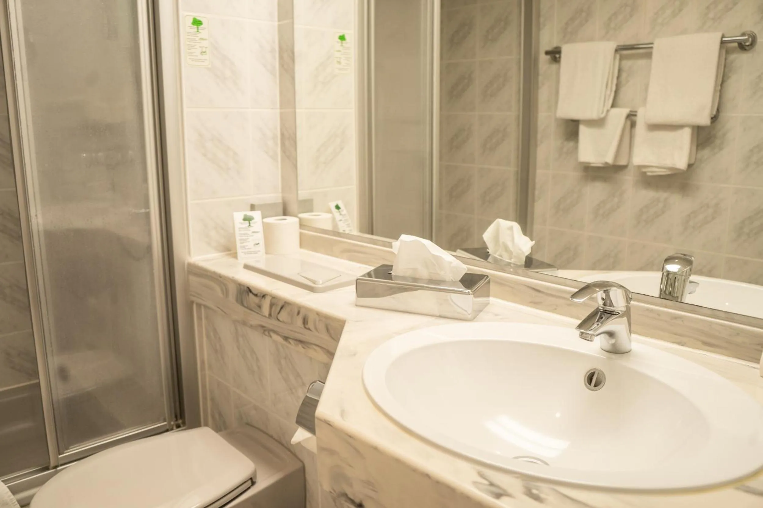 Bathroom in Hotel & Restaurant Am Alten Rhin