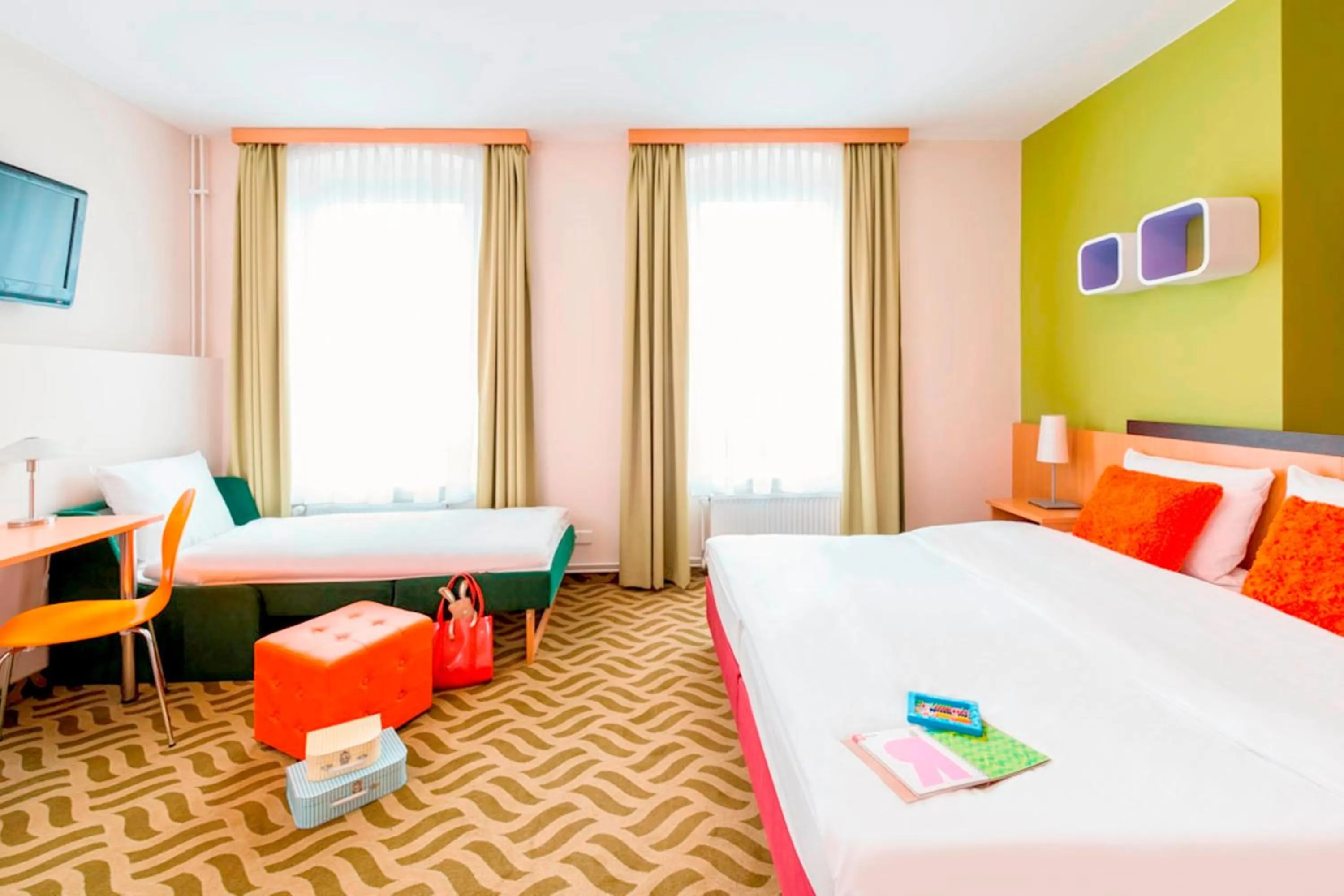 Photo of the whole room in ibis Styles Berlin City Ost