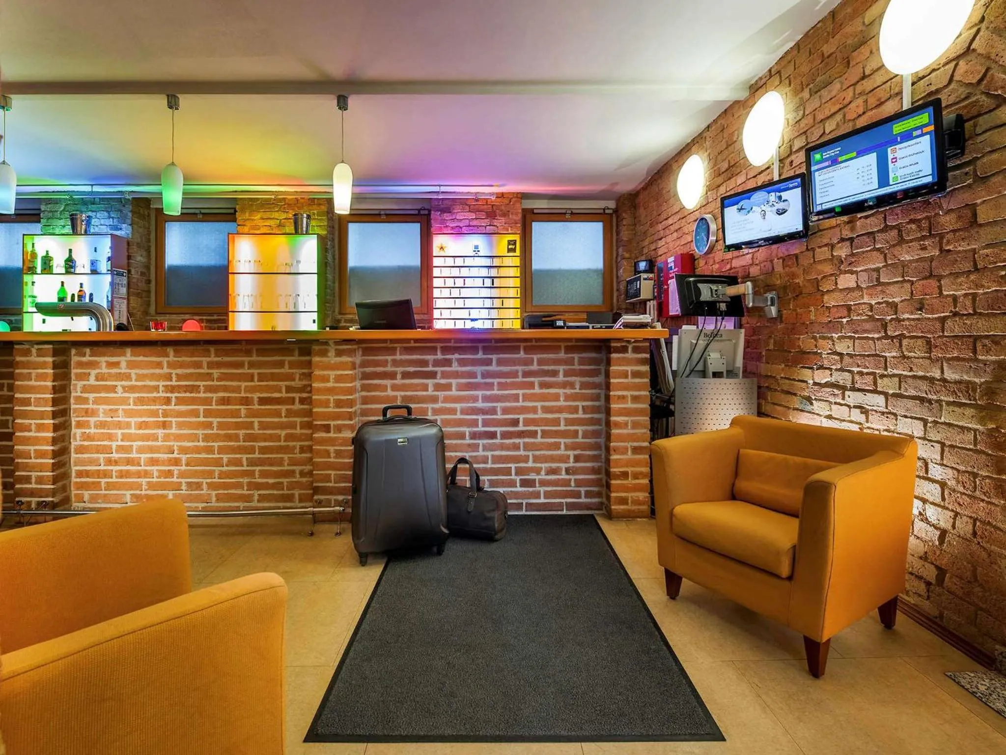 Property building, Lobby/Reception in ibis Styles Berlin City Ost