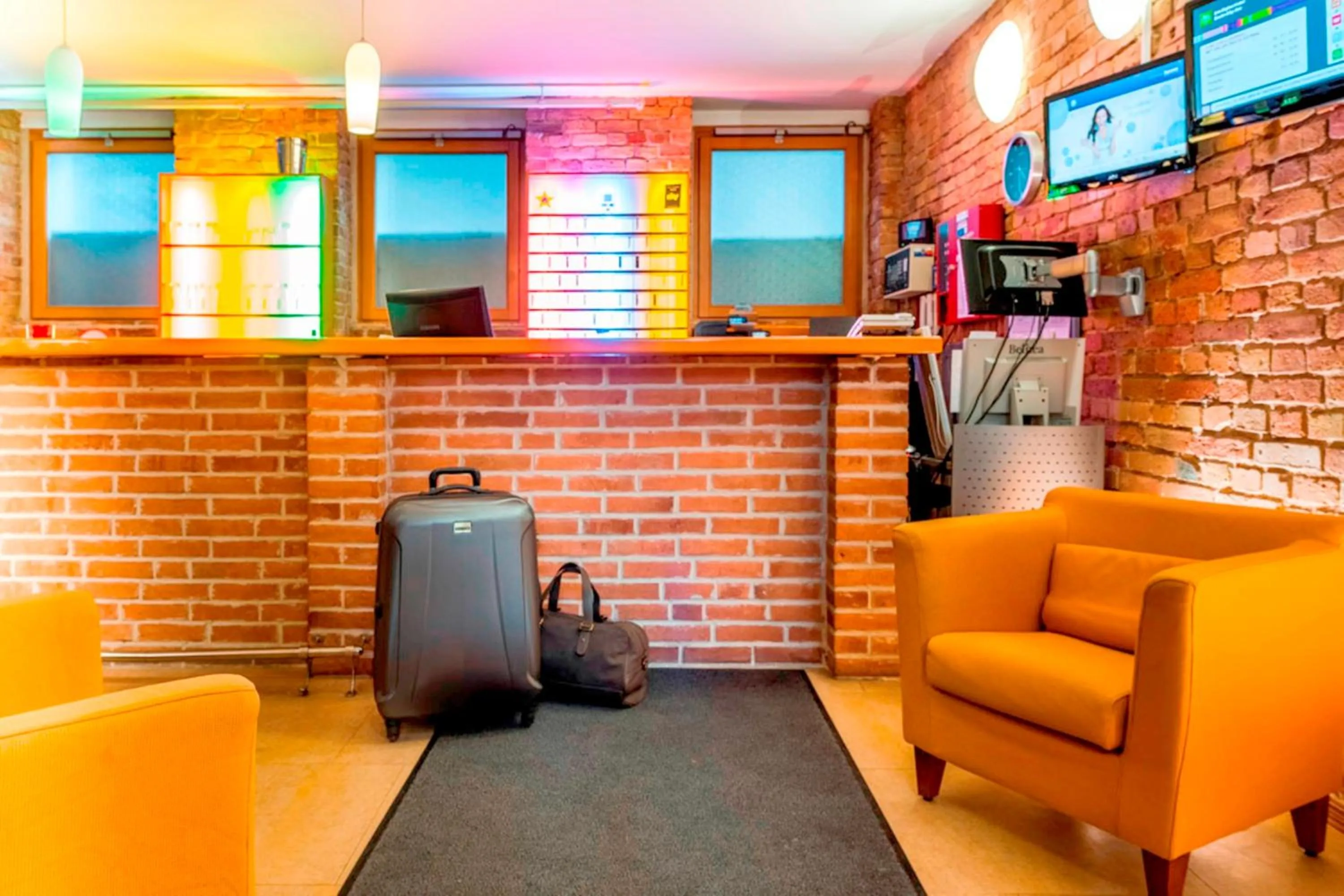Lobby or reception in ibis Styles Berlin City Ost
