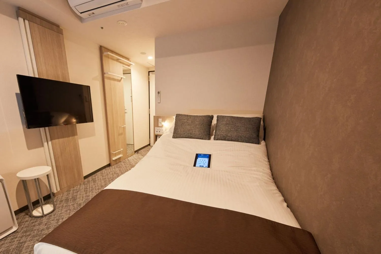 Photo of the whole room, Bed in Rembrandt Style Honatsugi