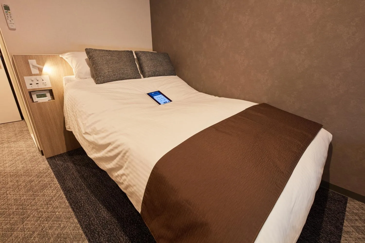 Photo of the whole room, Bed in Rembrandt Style Honatsugi