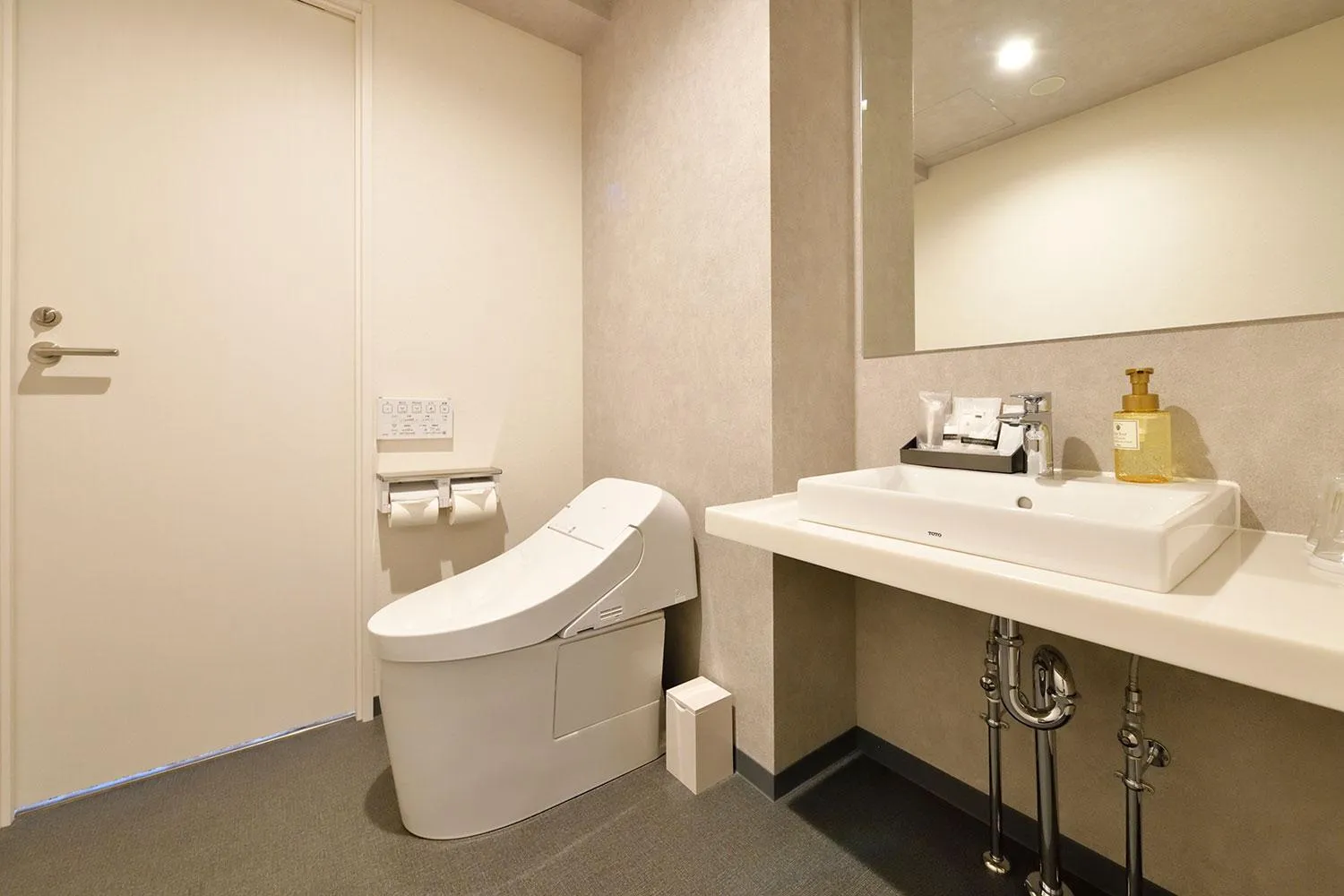 Bathroom in Rembrandt Style Honatsugi