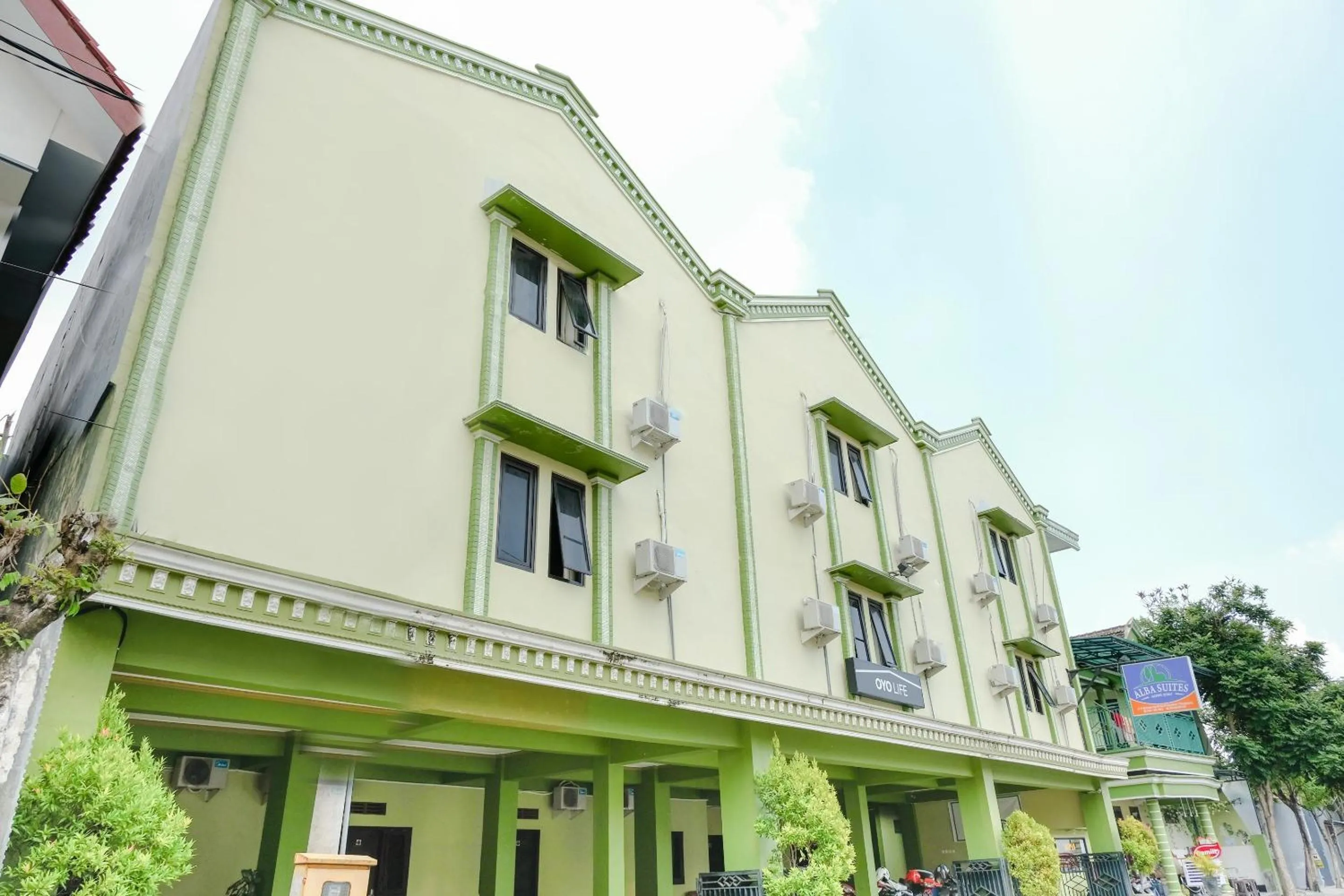 Facade/entrance in OYO Life 2508 Alba Suites Homestay Syariah