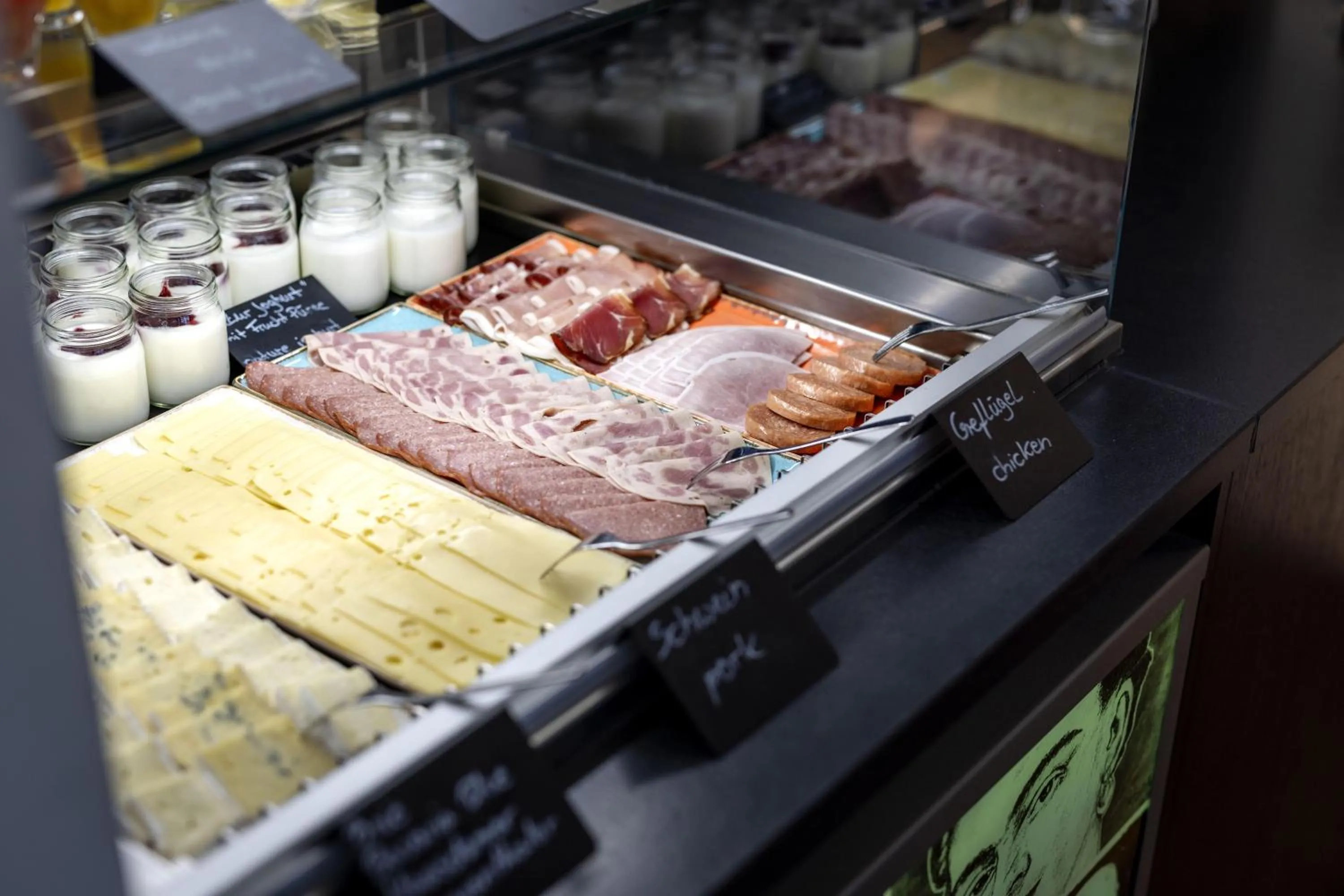 Restaurant/places to eat in ARCOTEL Velvet Berlin