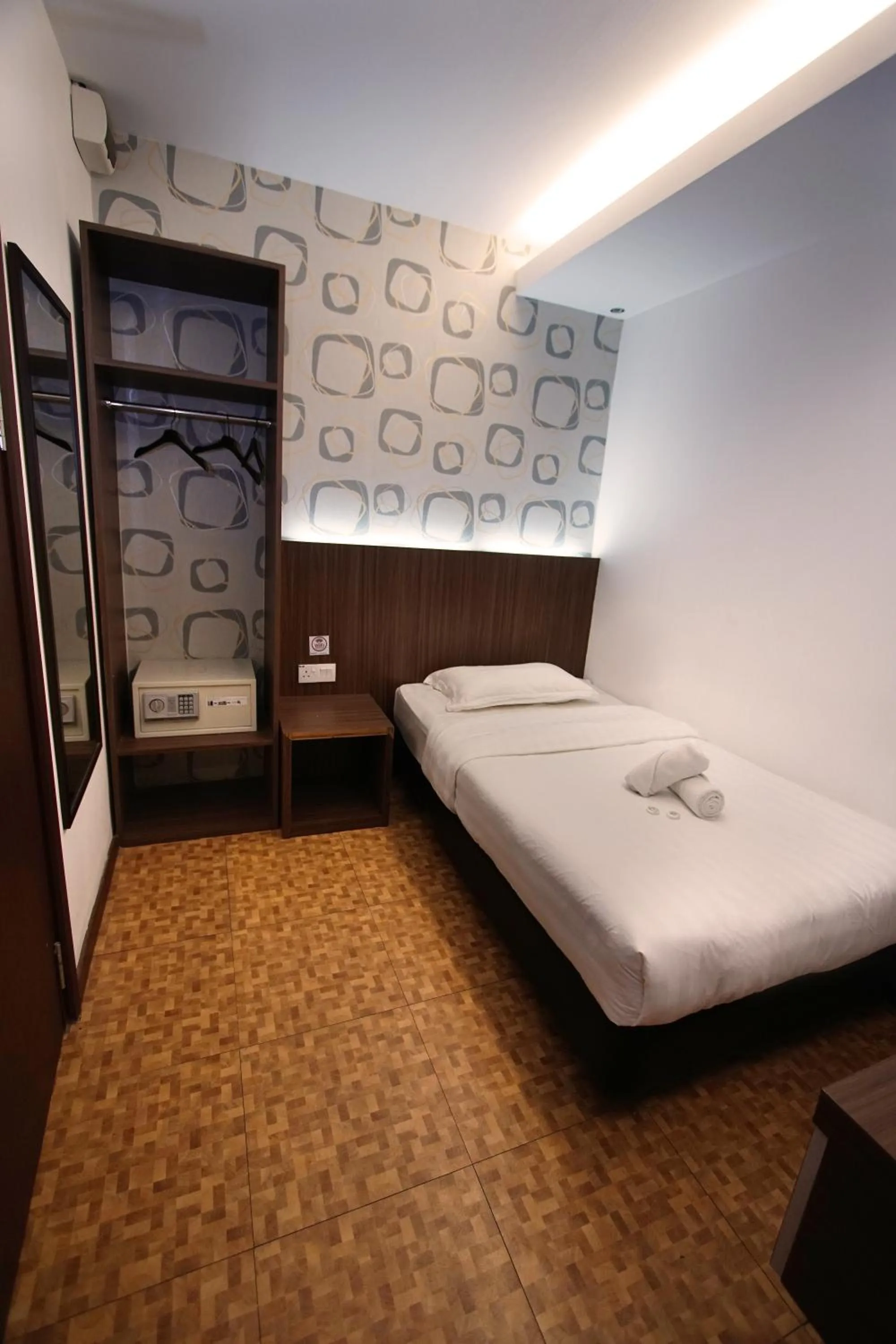 Bedroom, Bed in Pavilion Inn