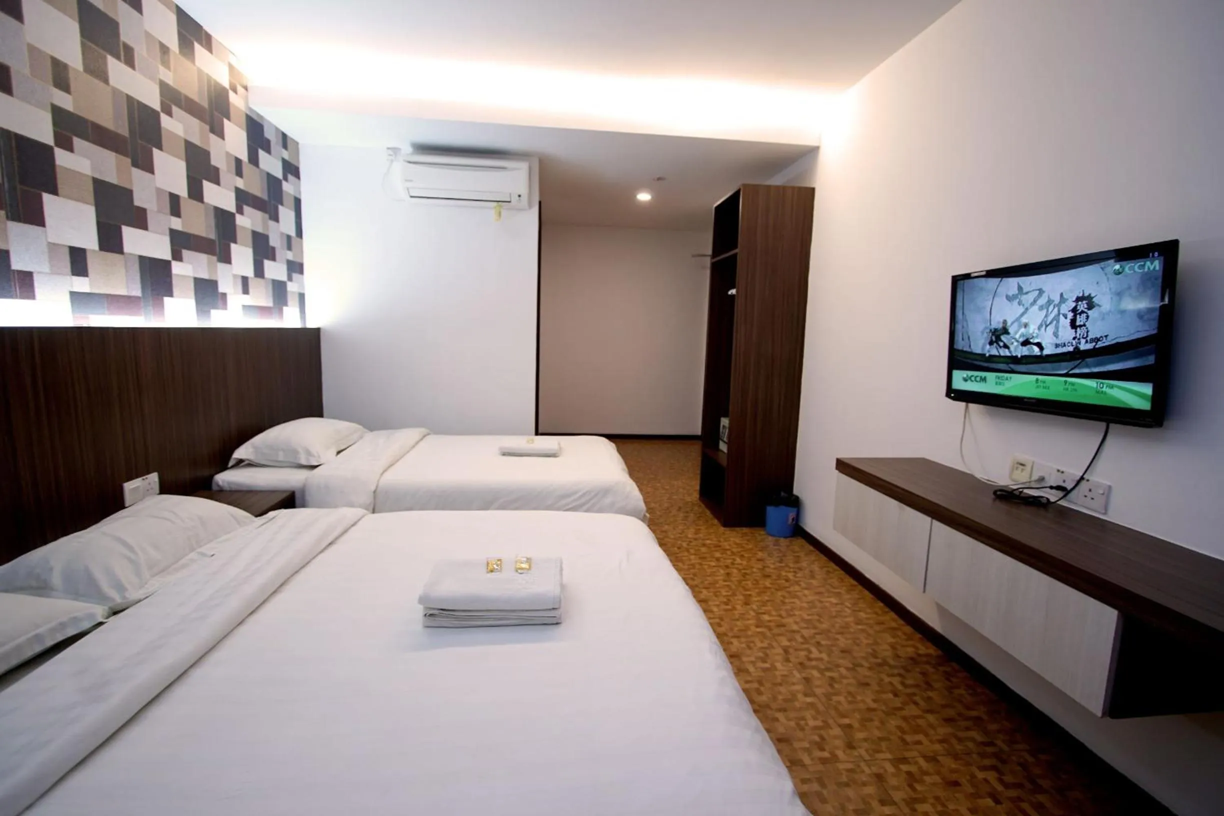 Bedroom, Bed in Pavilion Inn