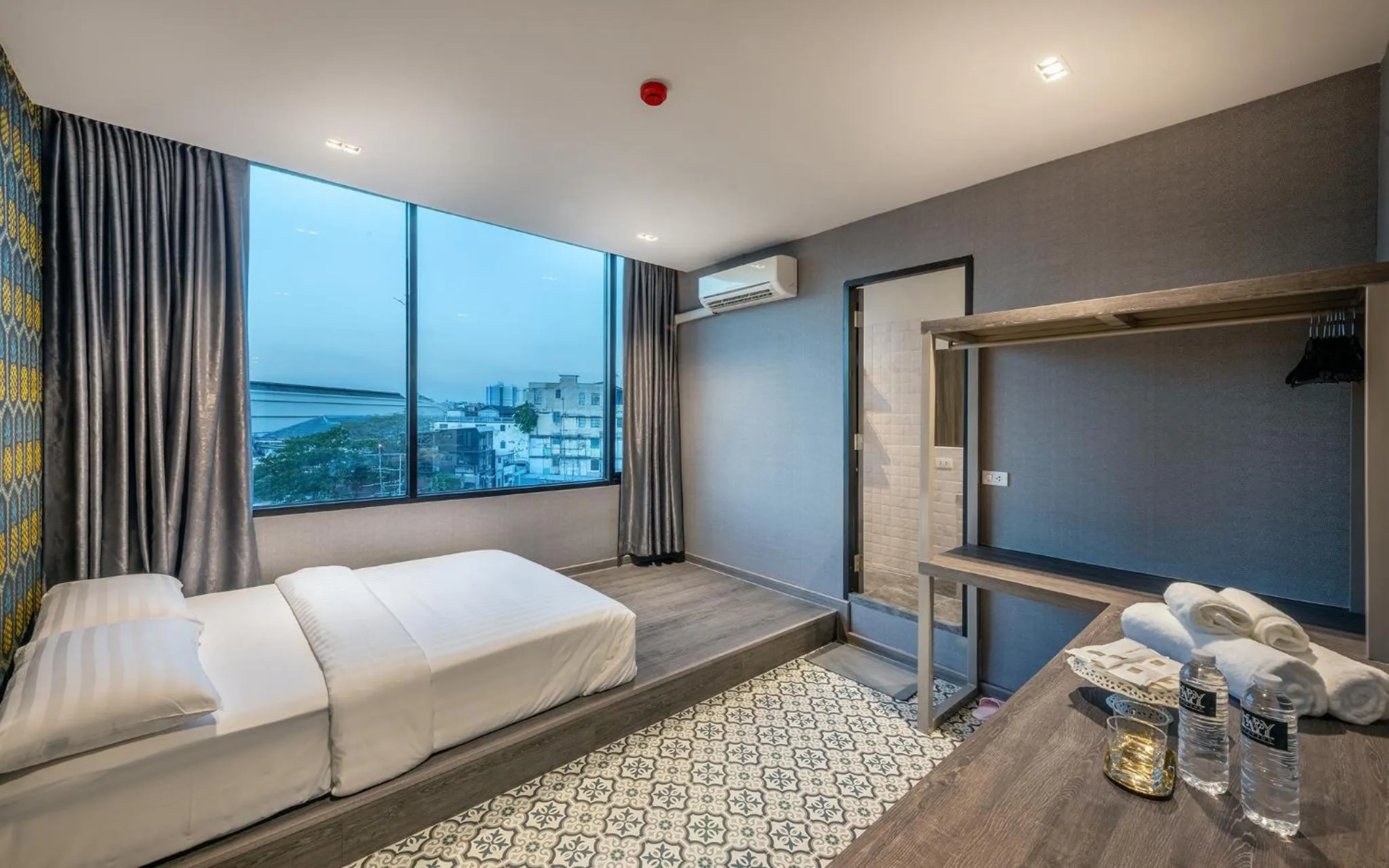 Staff, Bed in Happy Station Bangkok