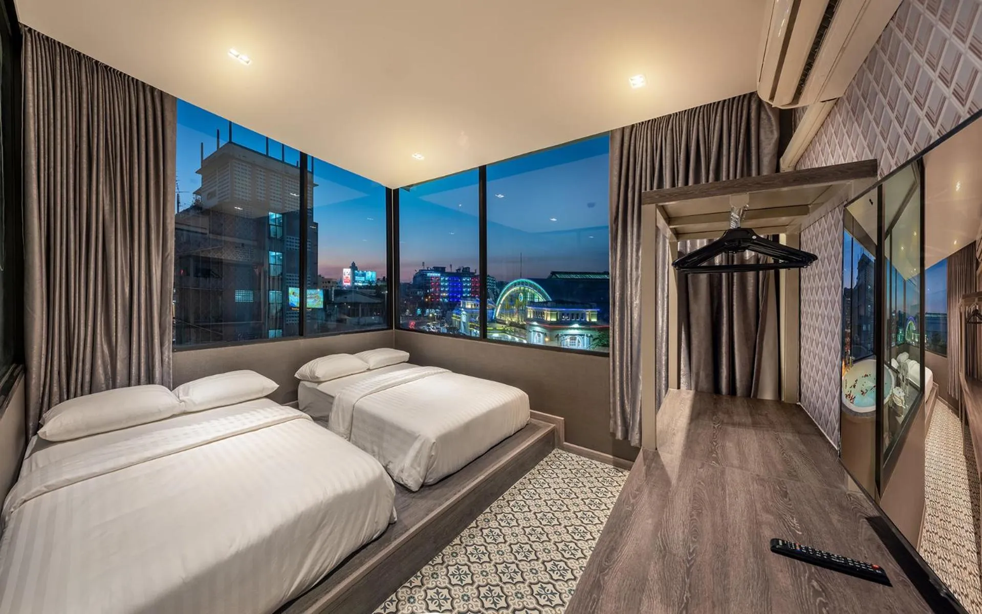 Nearby landmark, Bed in Happy Station Bangkok