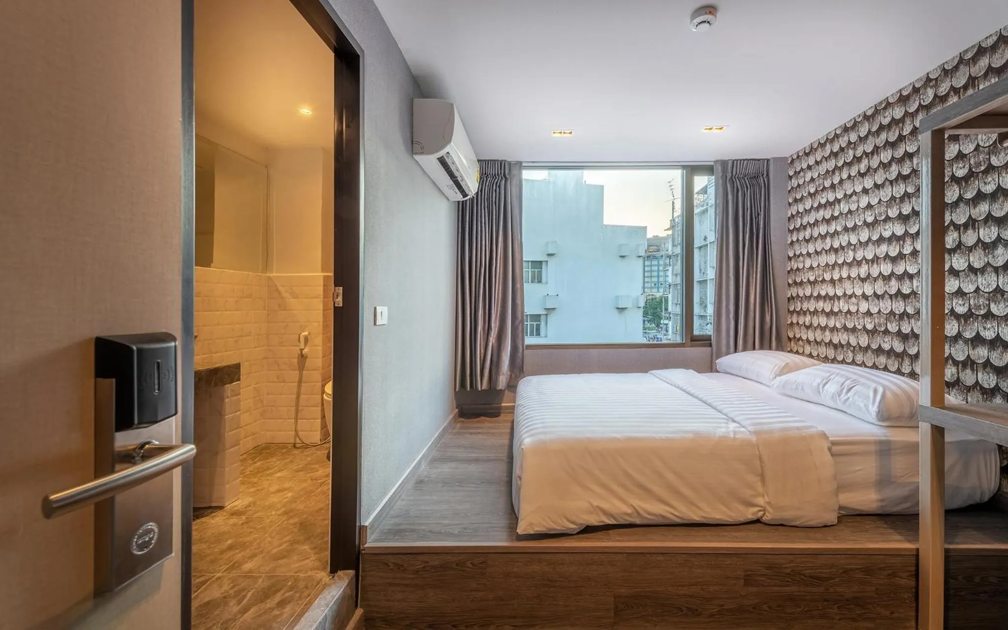 Spring, Bed in Happy Station Bangkok