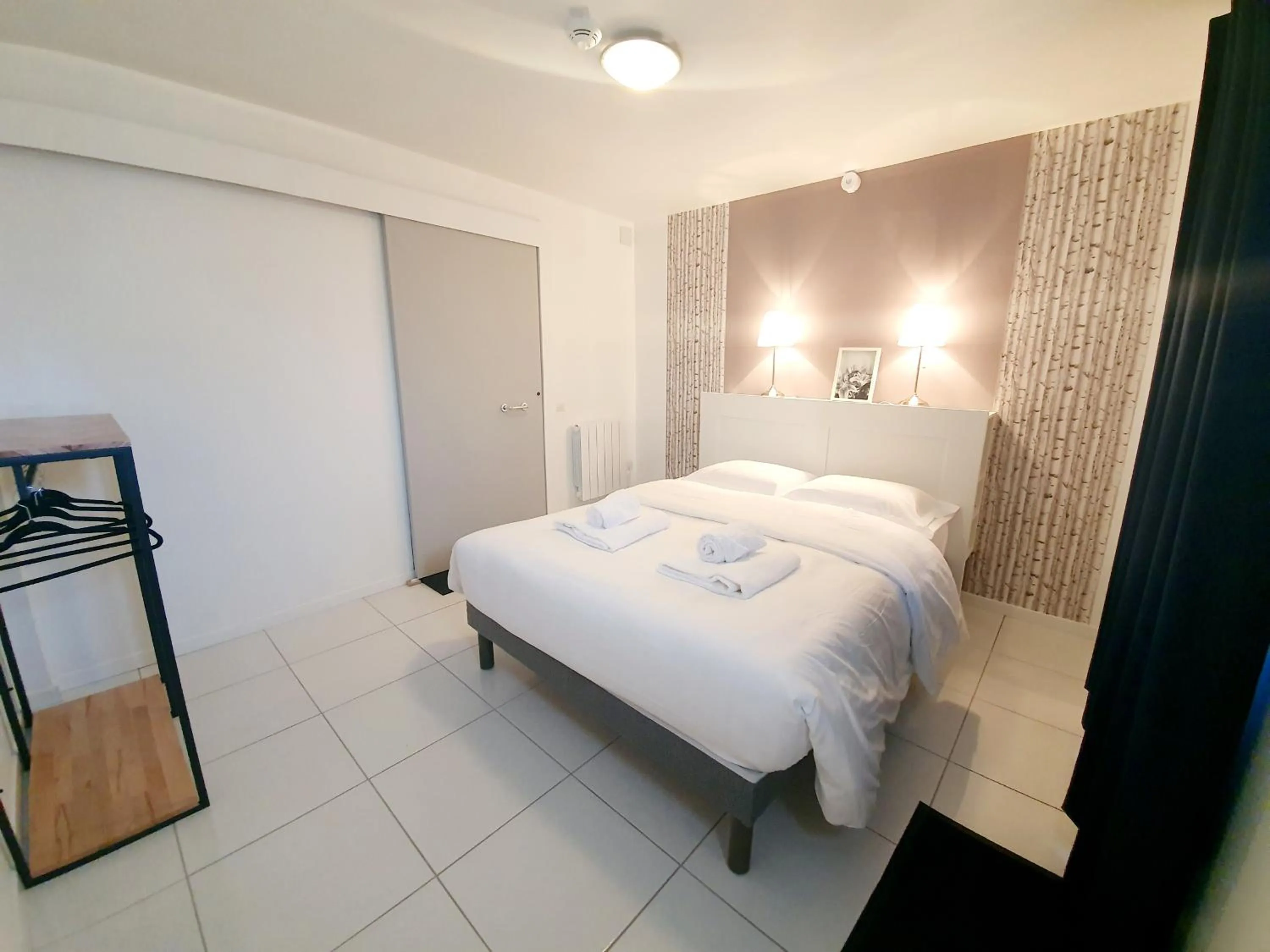 Bed in Hôtel Le Lys