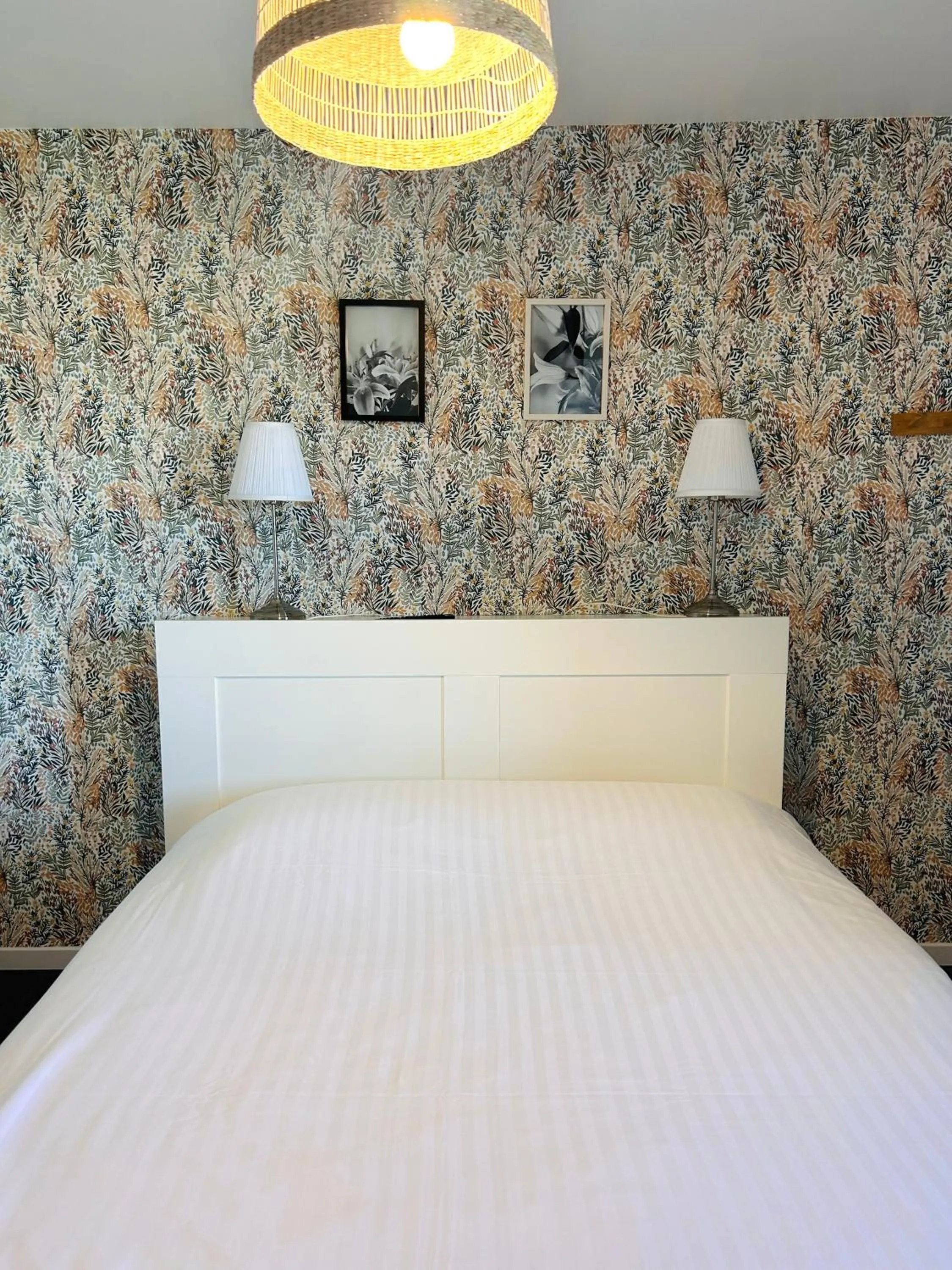 Bed in Hôtel Le Lys